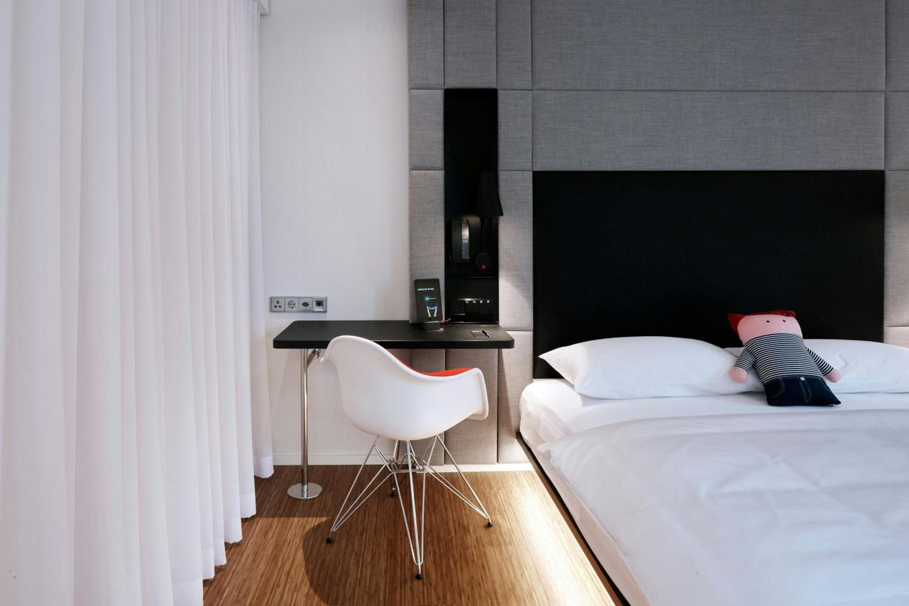 King Room - Accessible - Photo 3