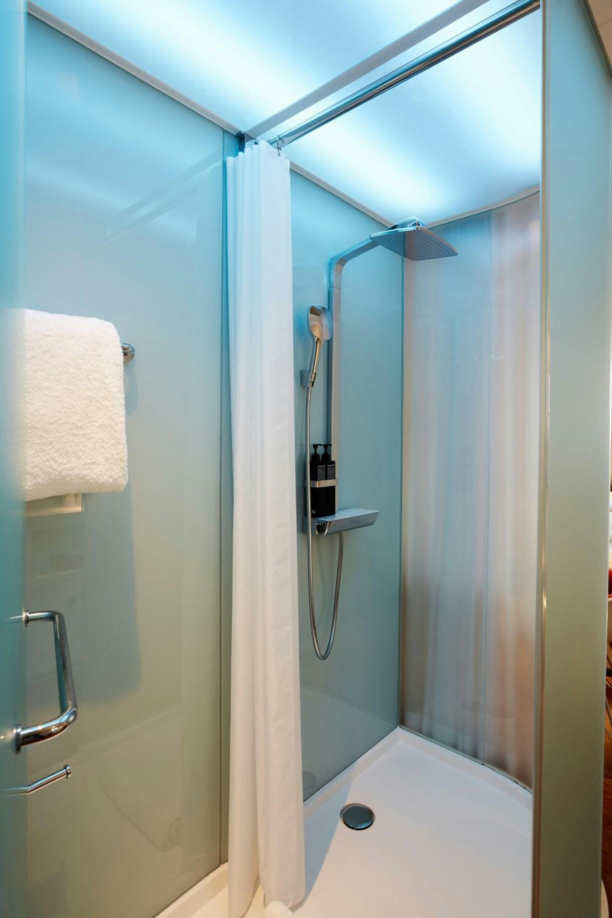 King Room with Premium View - Photo 7