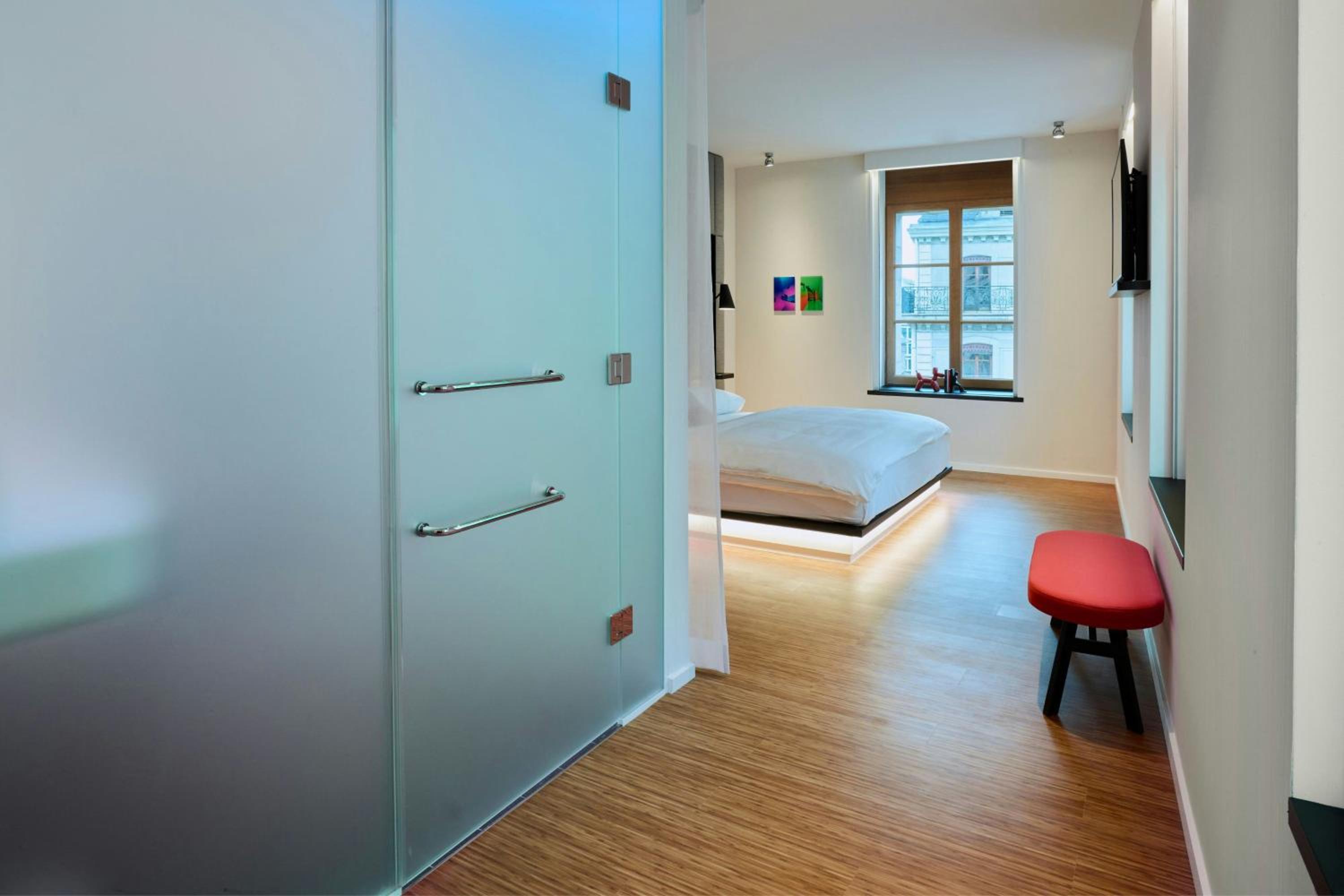 King Room - Accessible - Photo 6