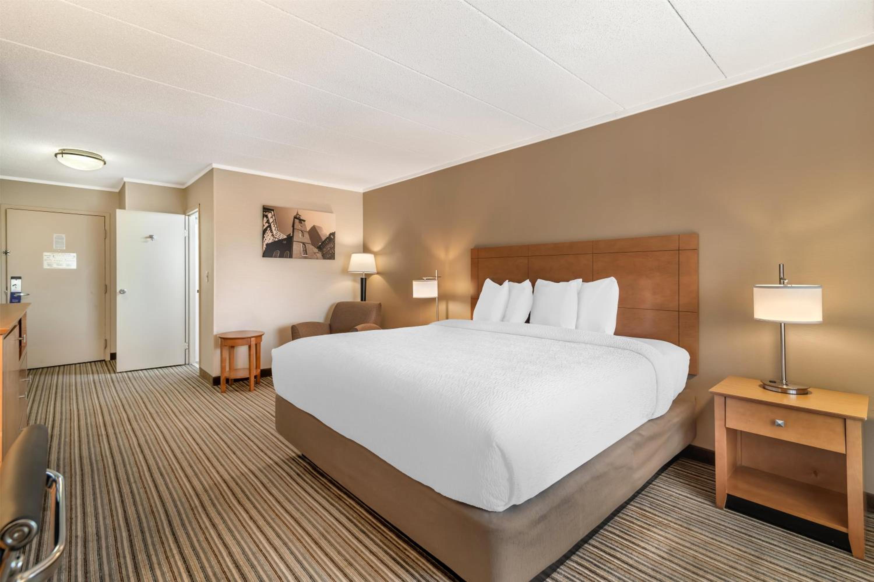 King Room - Non-Smoking - Photo 3