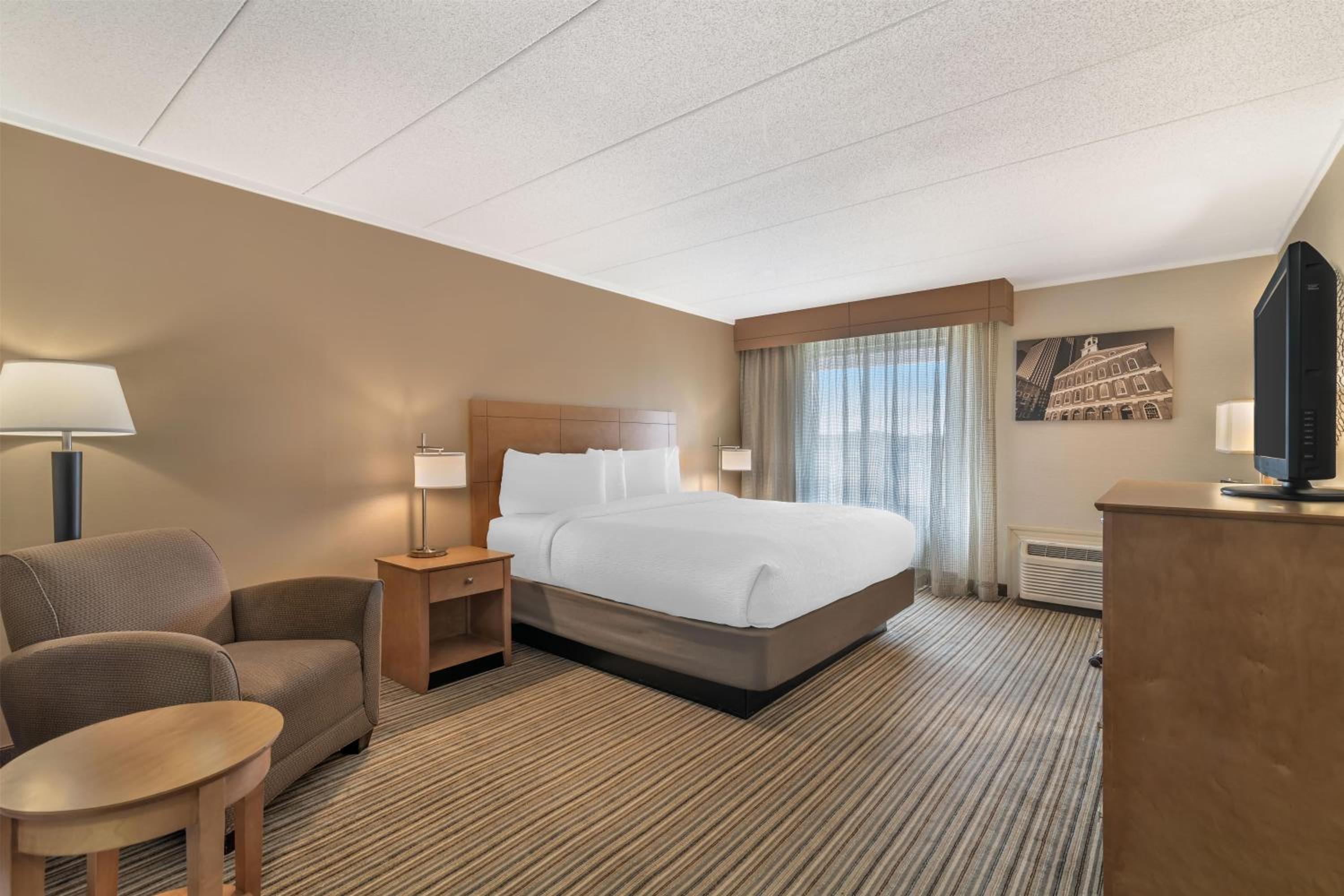 King Room - Non-Smoking - Photo 2
