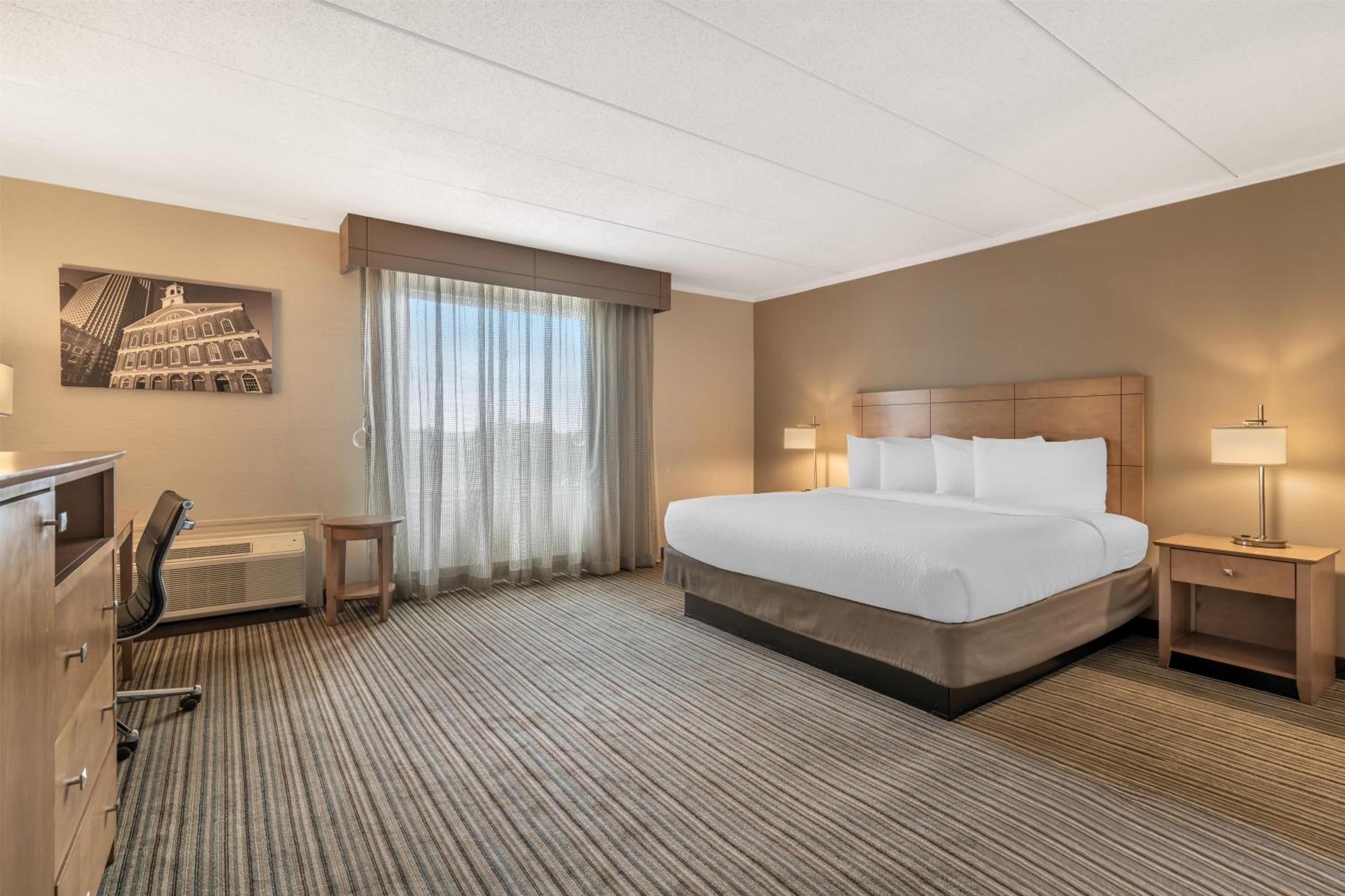 King Room - Mobility Accessible with Bathtub - Photo 3