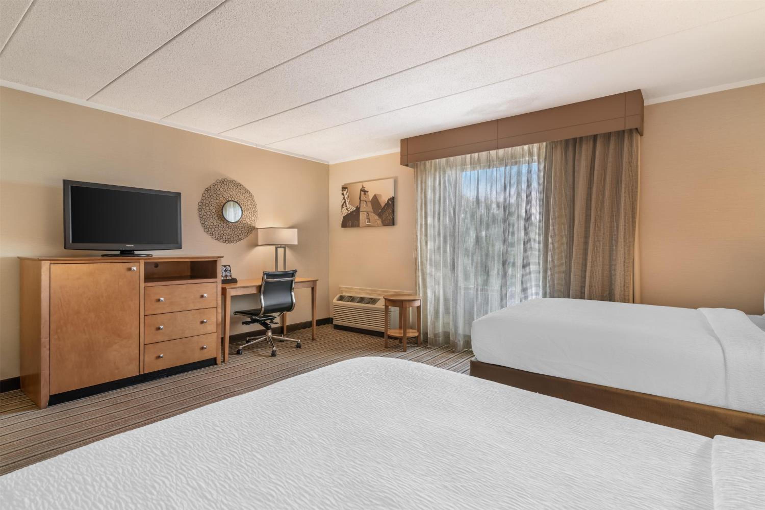 Double Room with Two Double Beds and Roll-In Shower - Disability Access - Photo 1