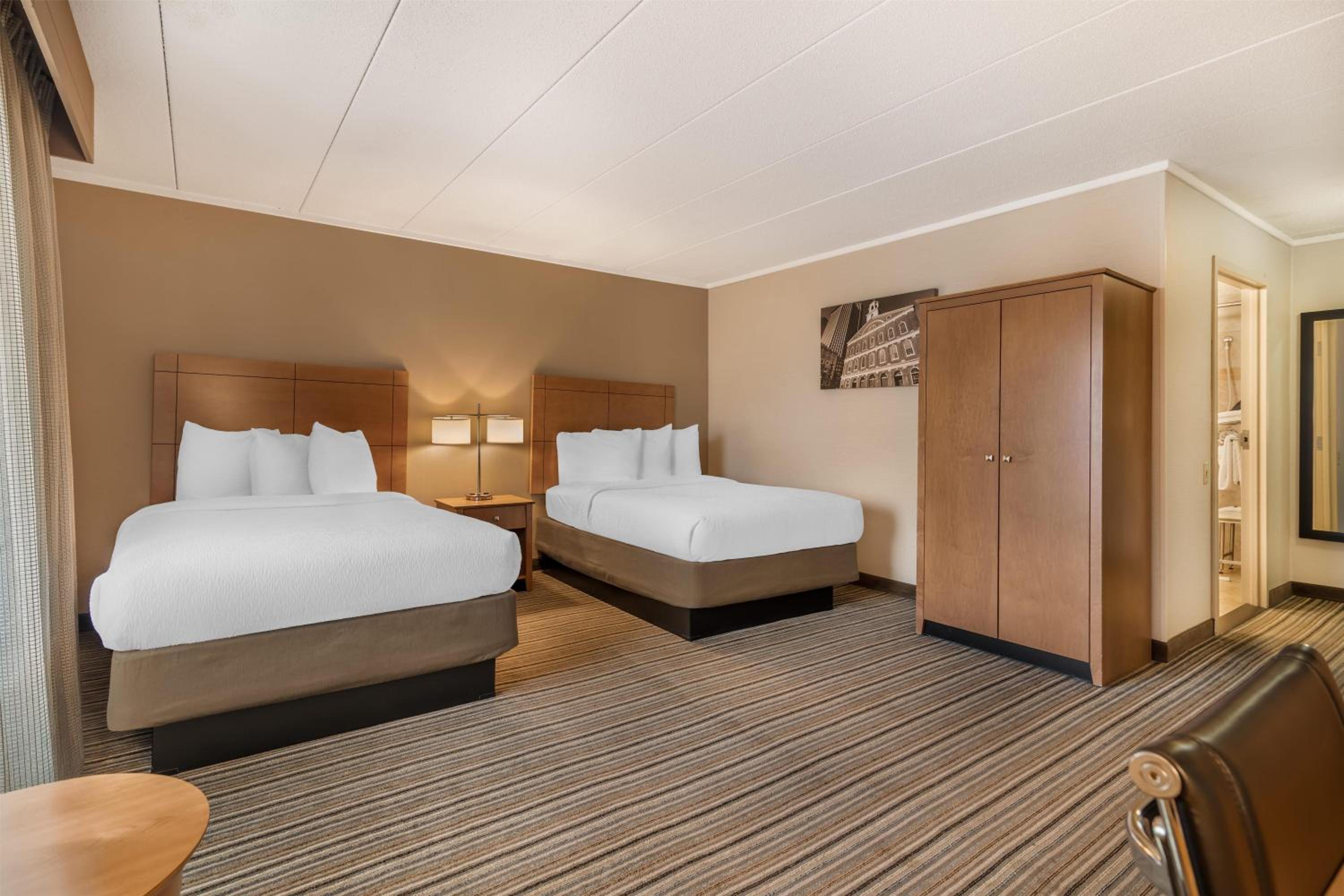 Double Room with Two Double Beds and Roll-In Shower - Disability Access - Photo 3