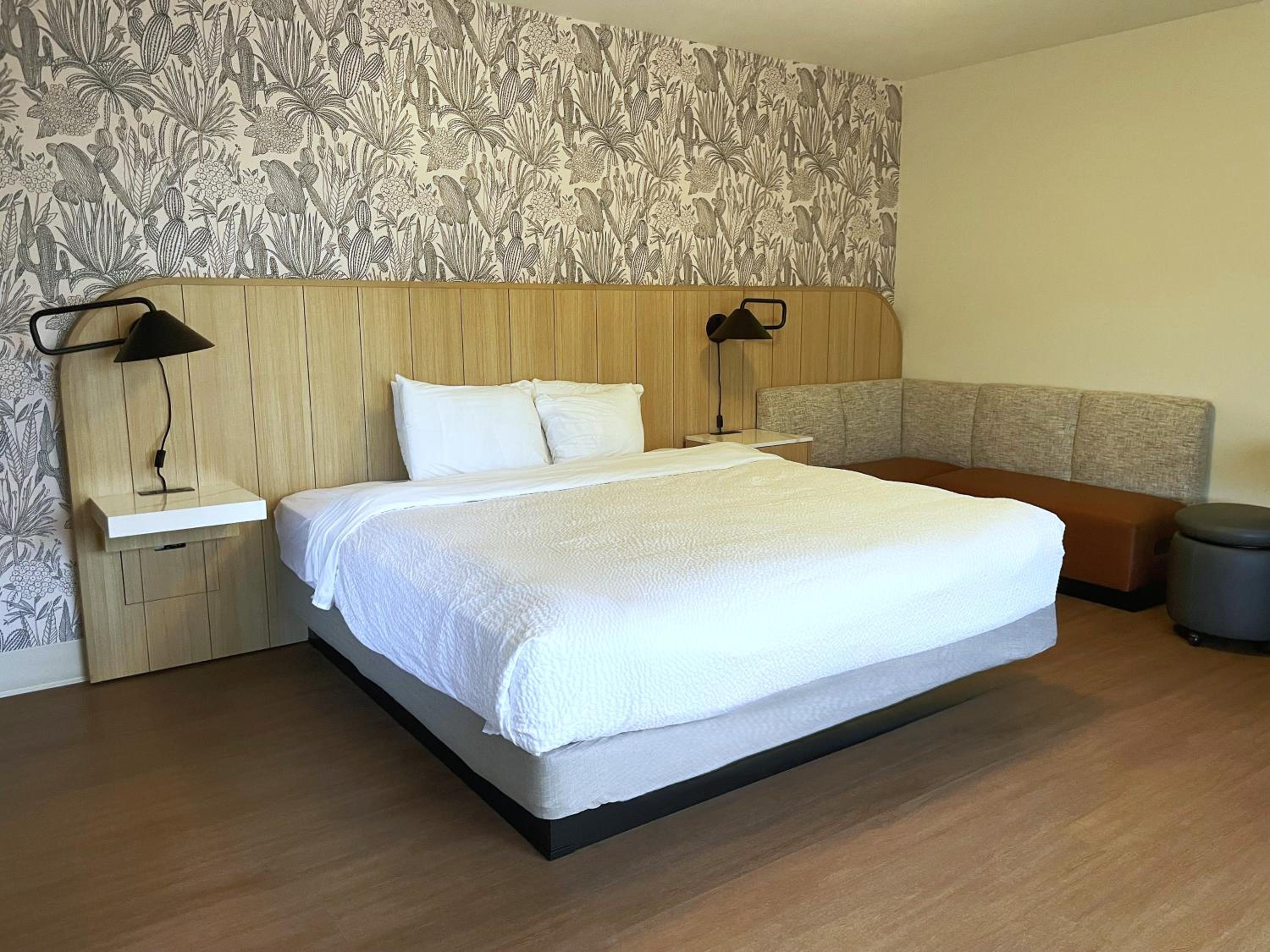 Superior King Room - Photo 4