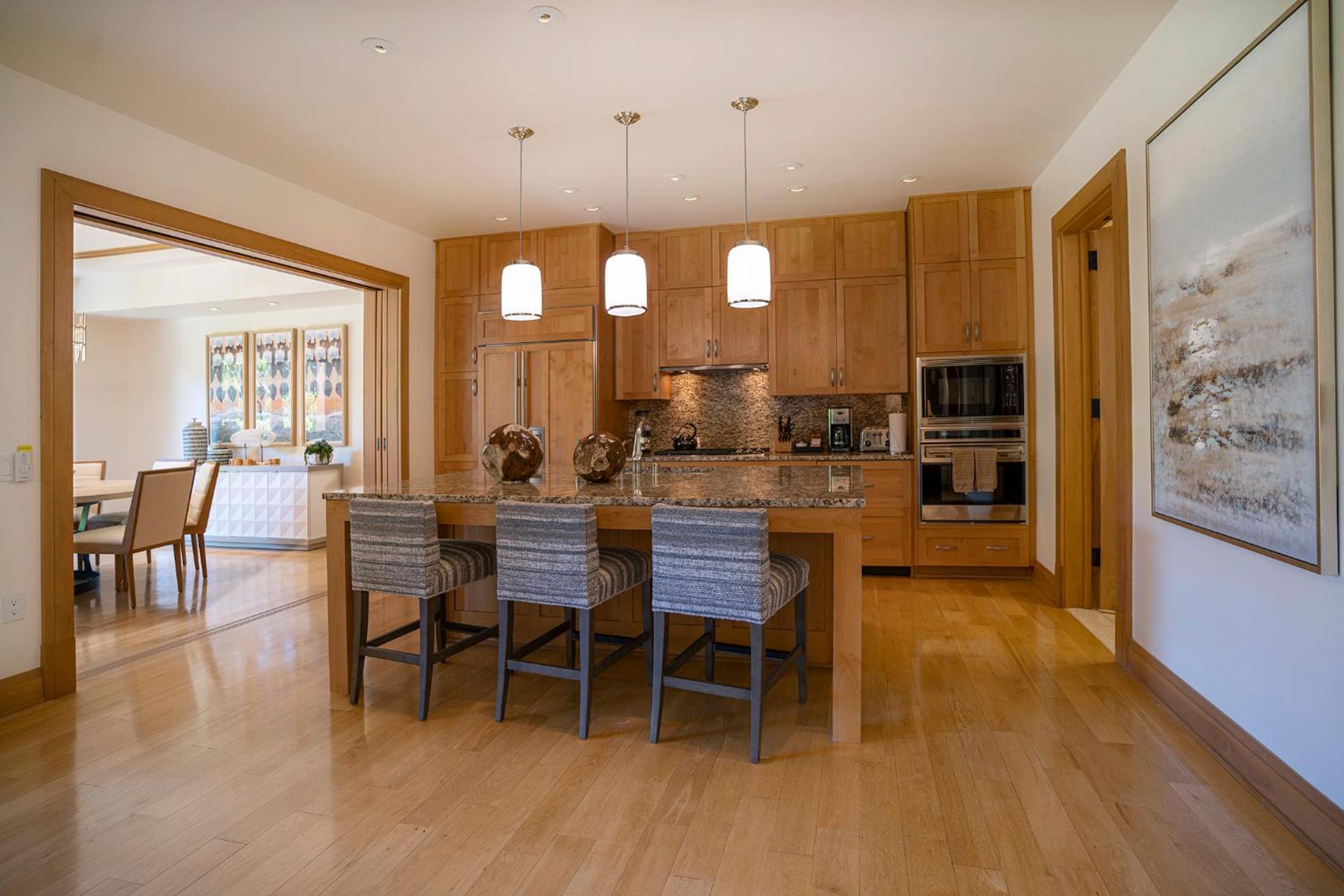 Three Bedroom Grand Residence With Garden View