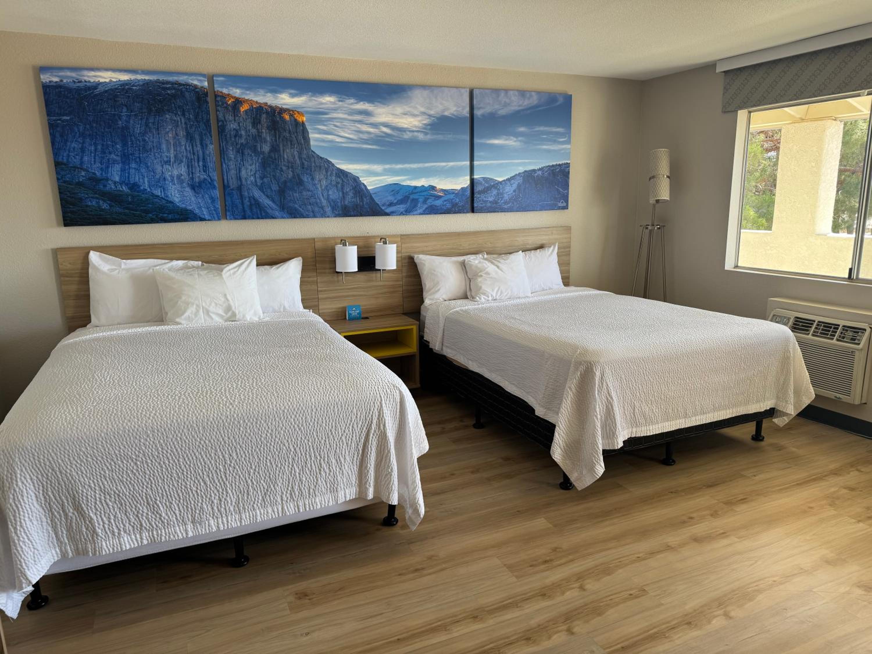 Premium Queen Suite with Two Queen Beds - Non-Smoking - Photo 3