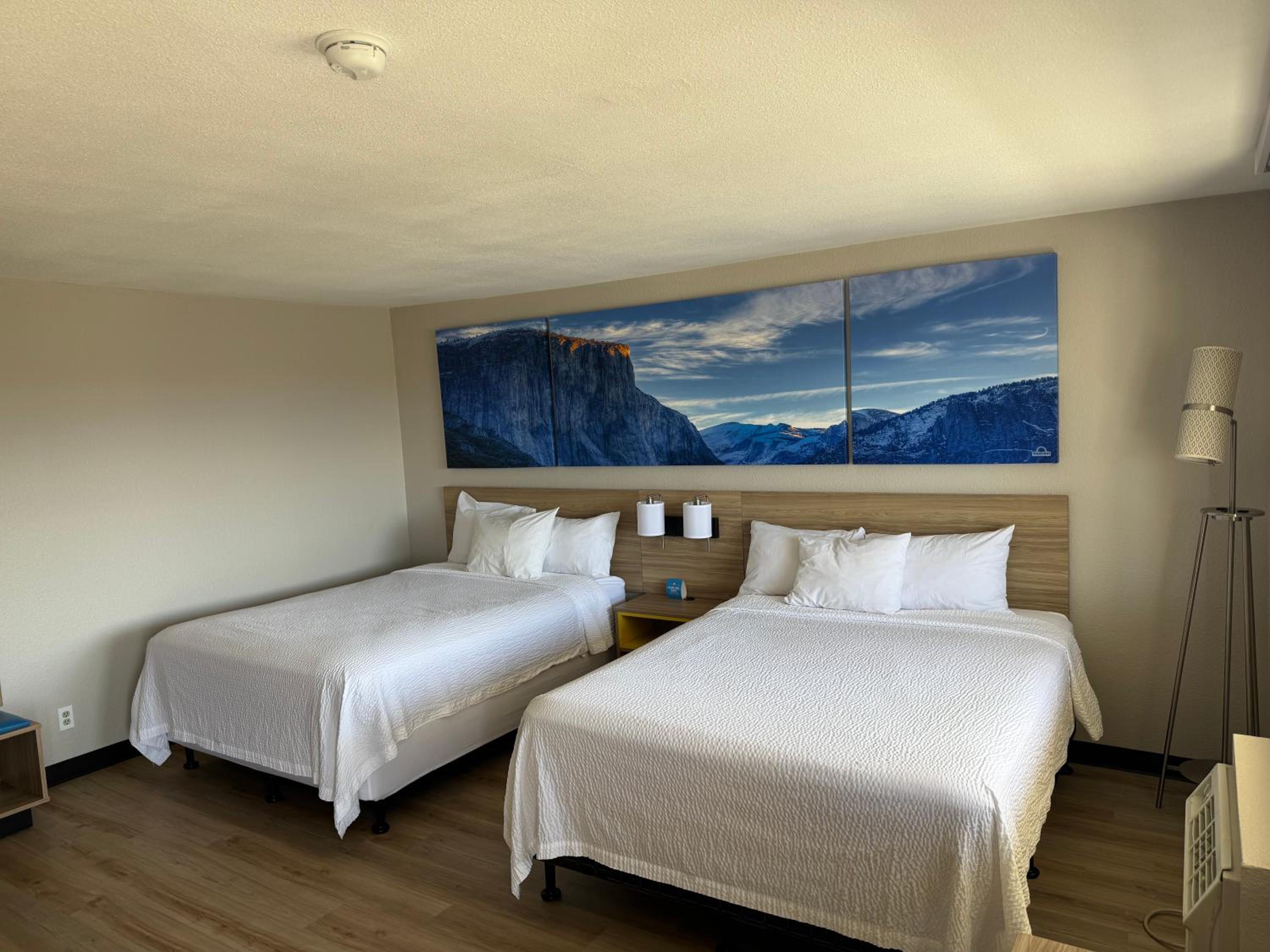 Premium Queen Suite with Two Queen Beds - Non-Smoking - Photo 2