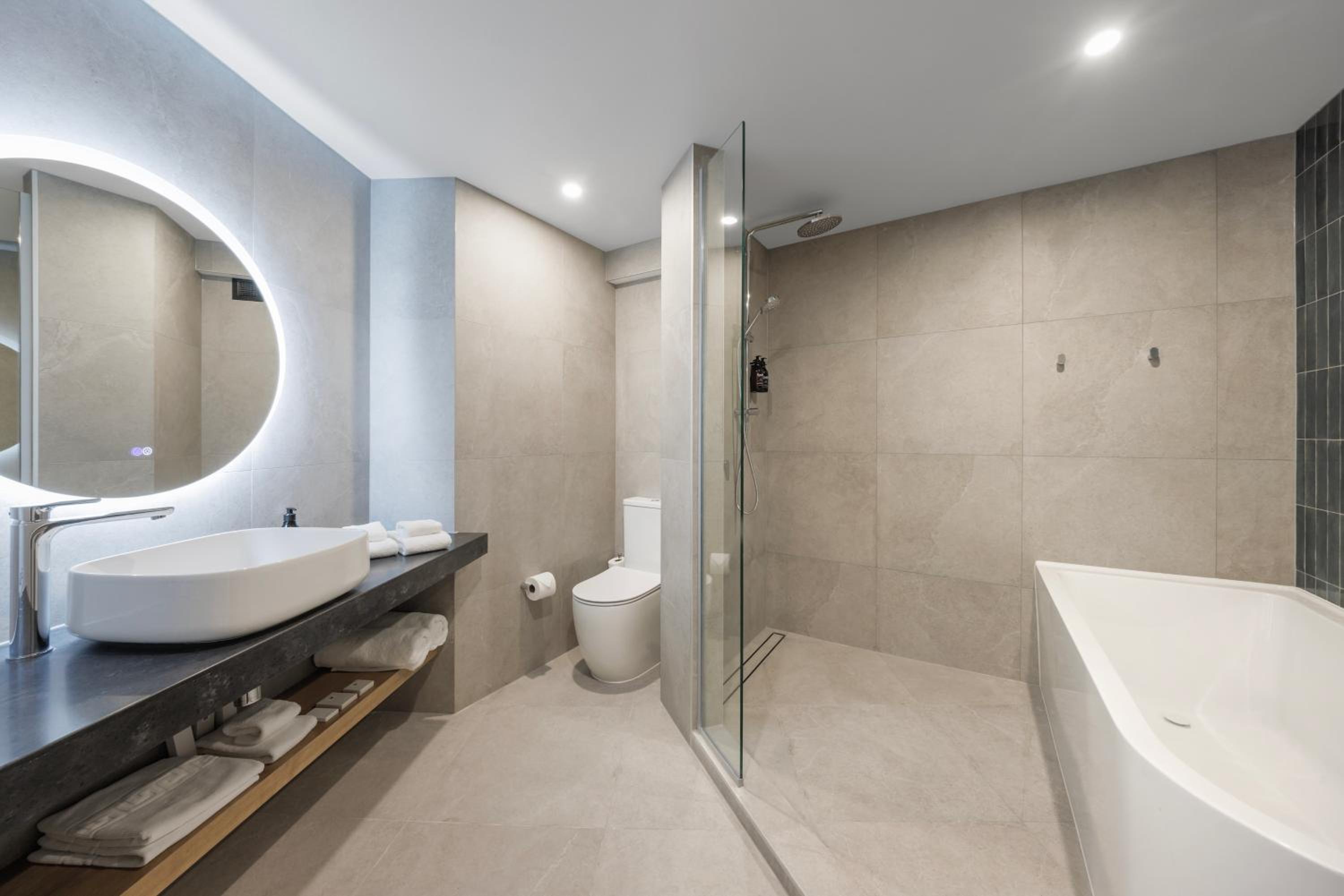 Luxury Loaded King Suite photo 3