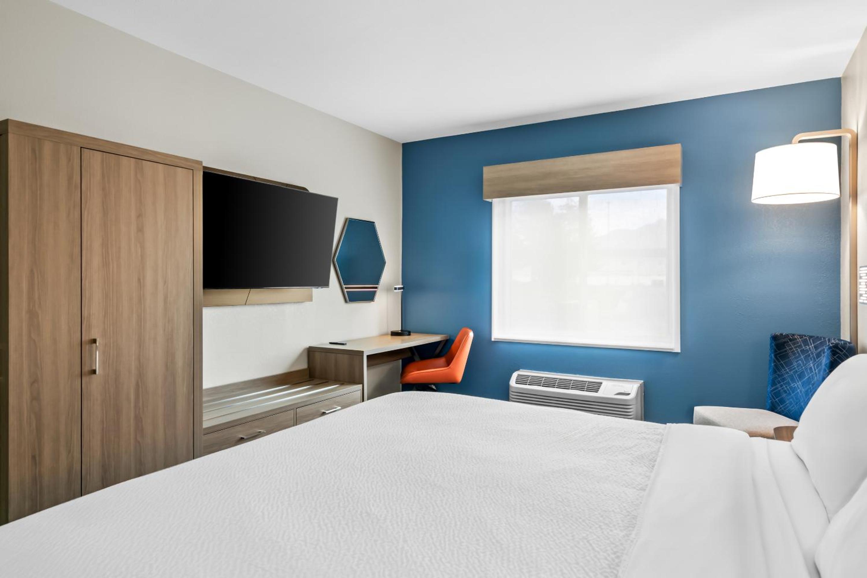 King Room - Mobility Access/Hearing Accessible - Photo 2