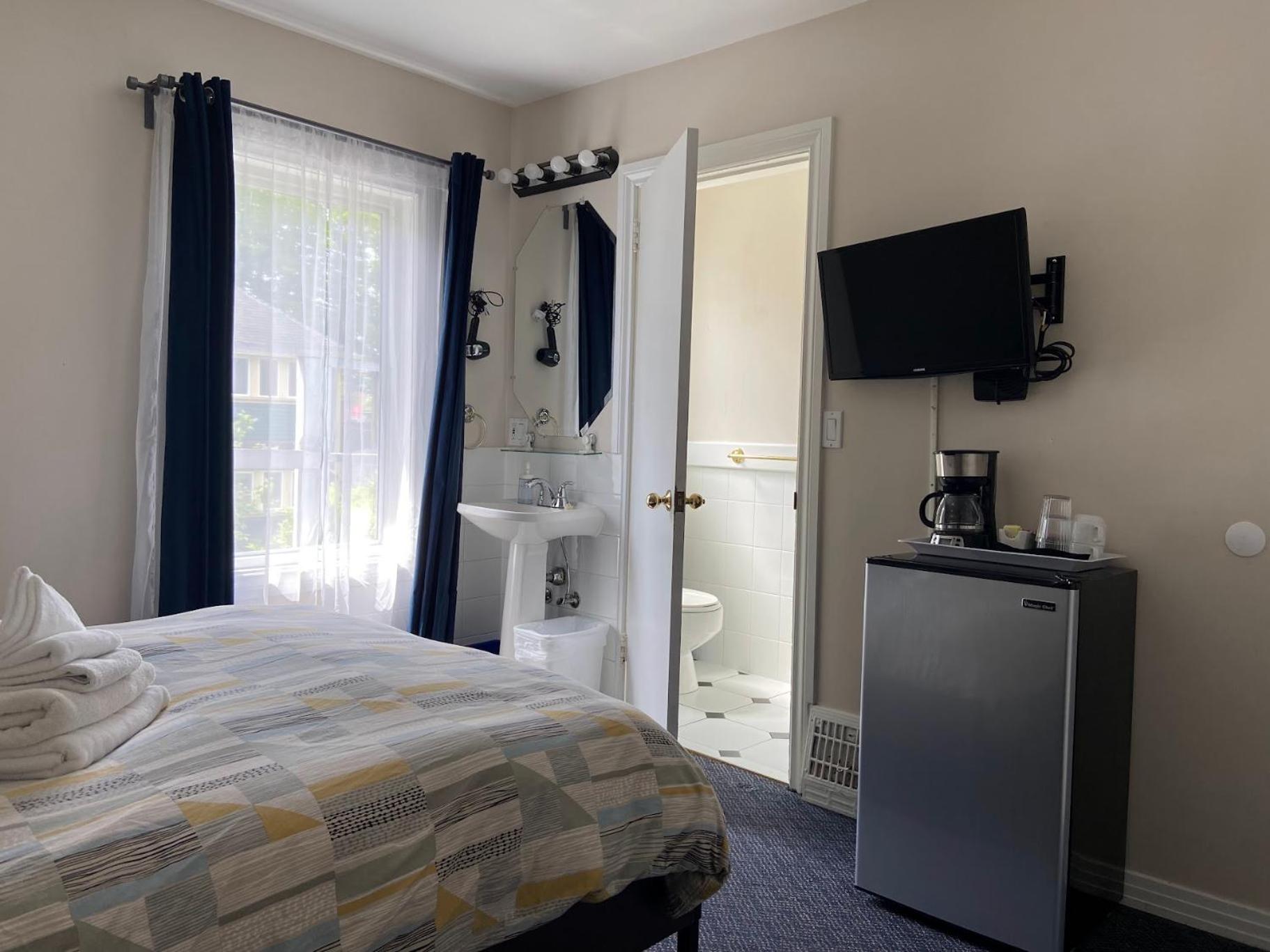 Economy Double Room photo 3