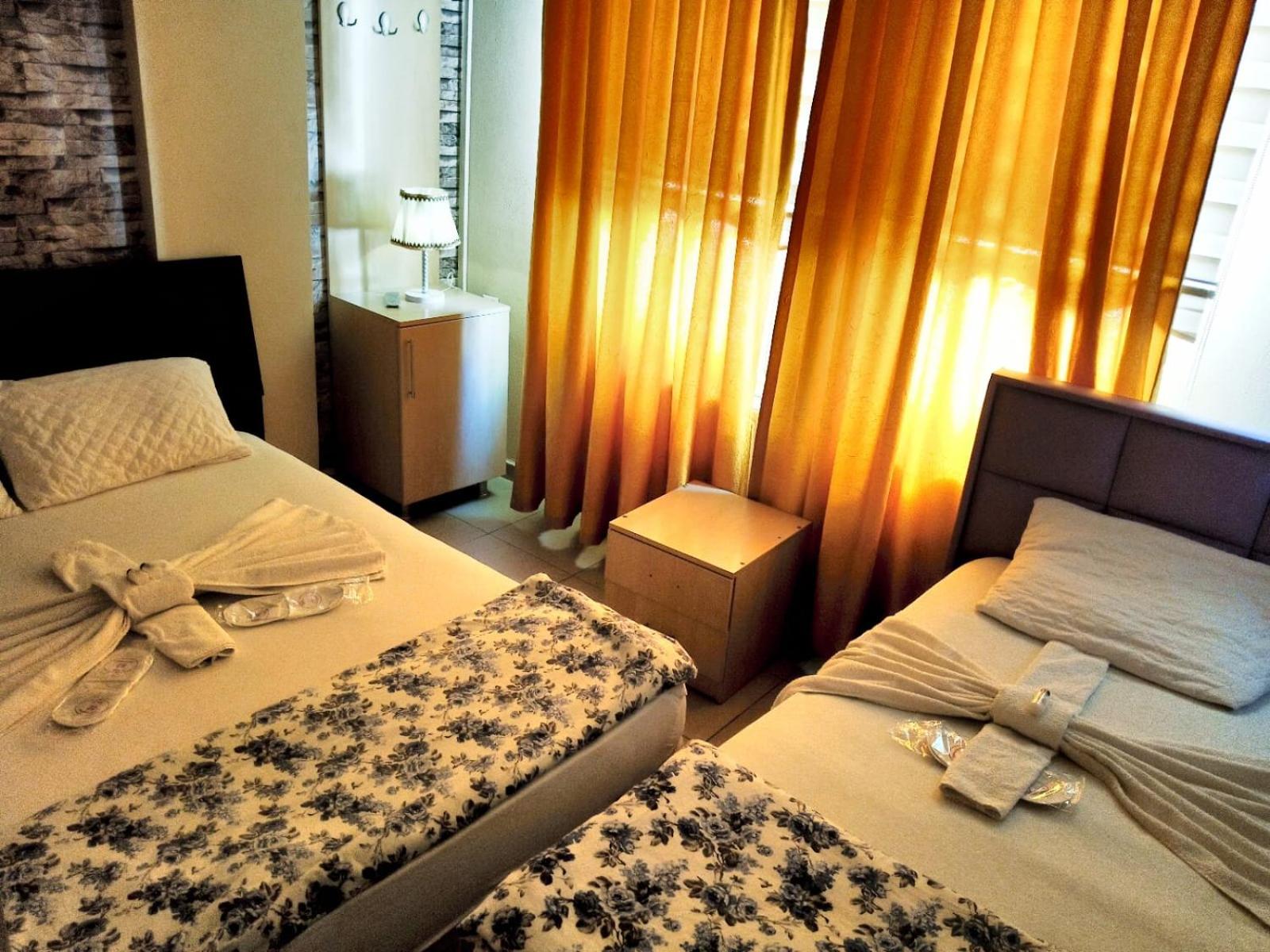 Triple Room with Private Bathroom photo 2