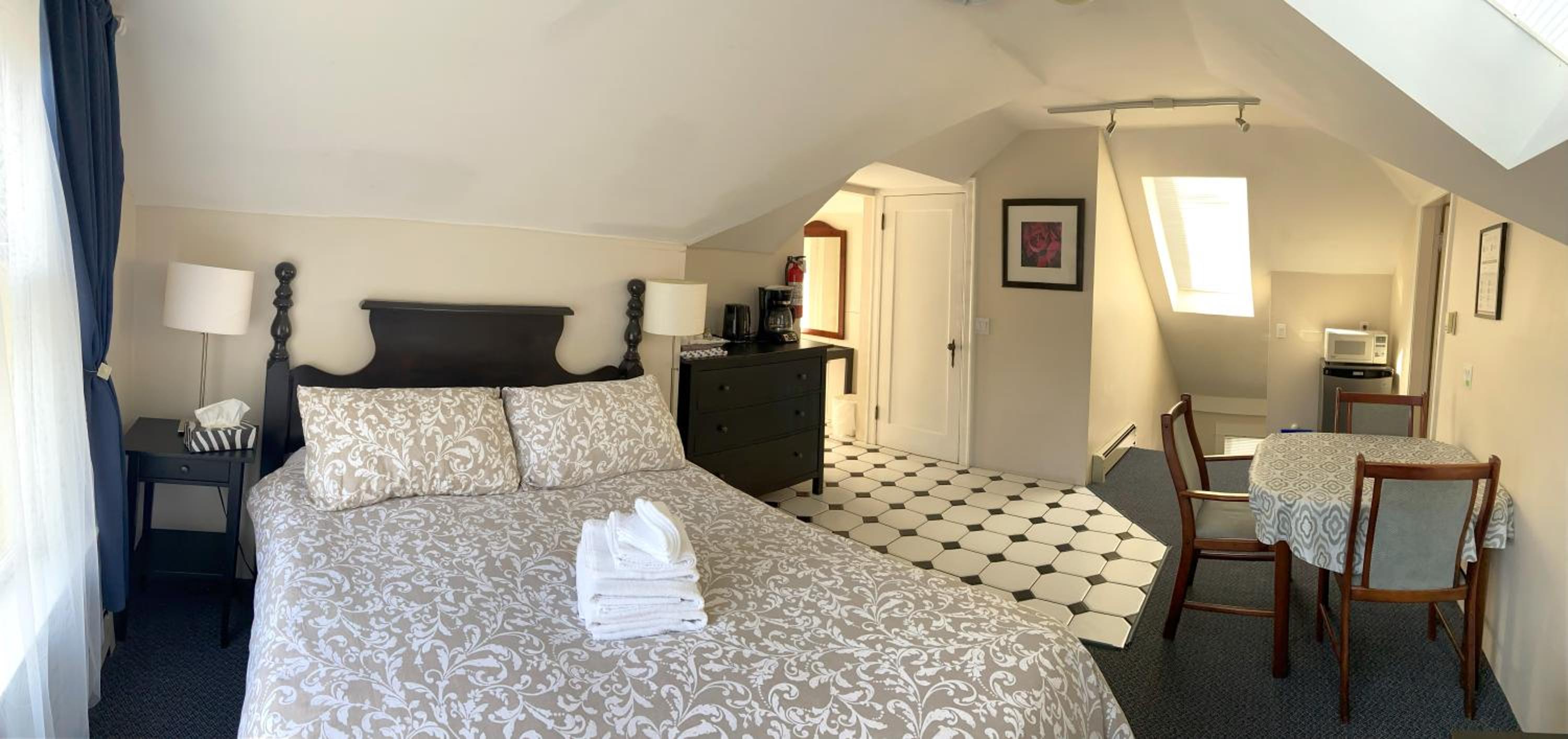 Queen Suite thumbnail 6