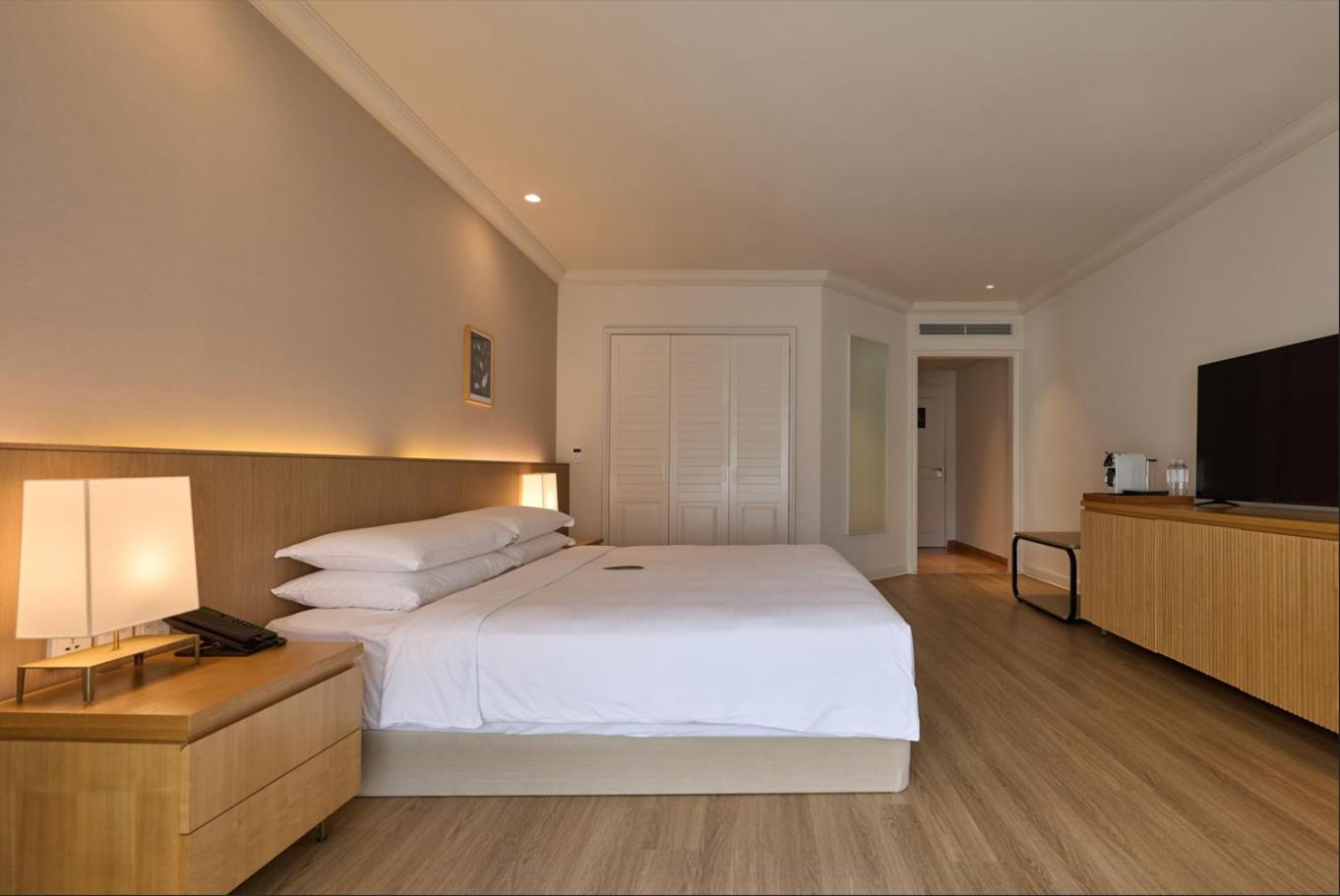 Deluxe Garden View King + Breakfast for 2