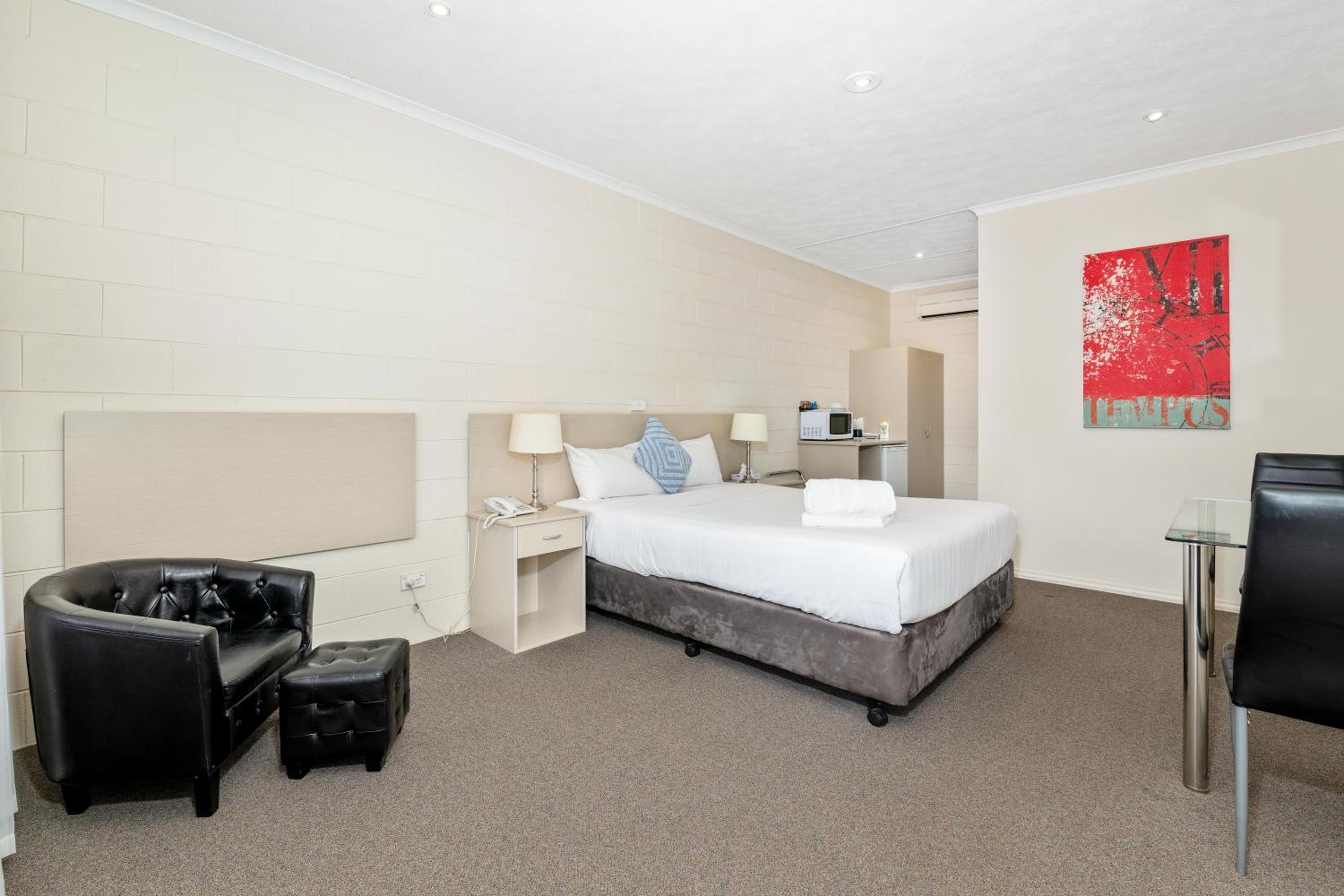 Deluxe Queen Room with Pet Friendly