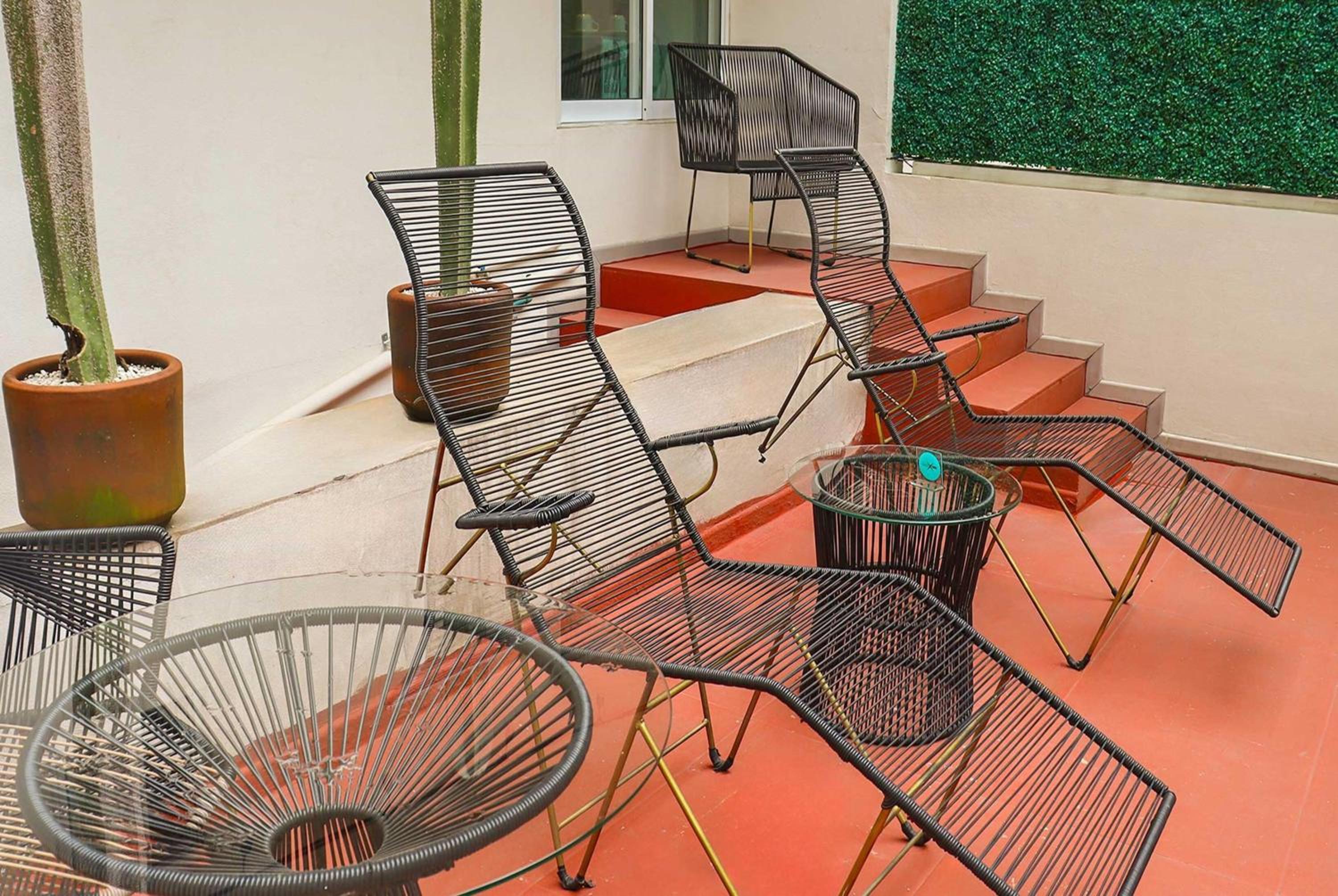 Queen Suite with Terrace - Non-Smoking