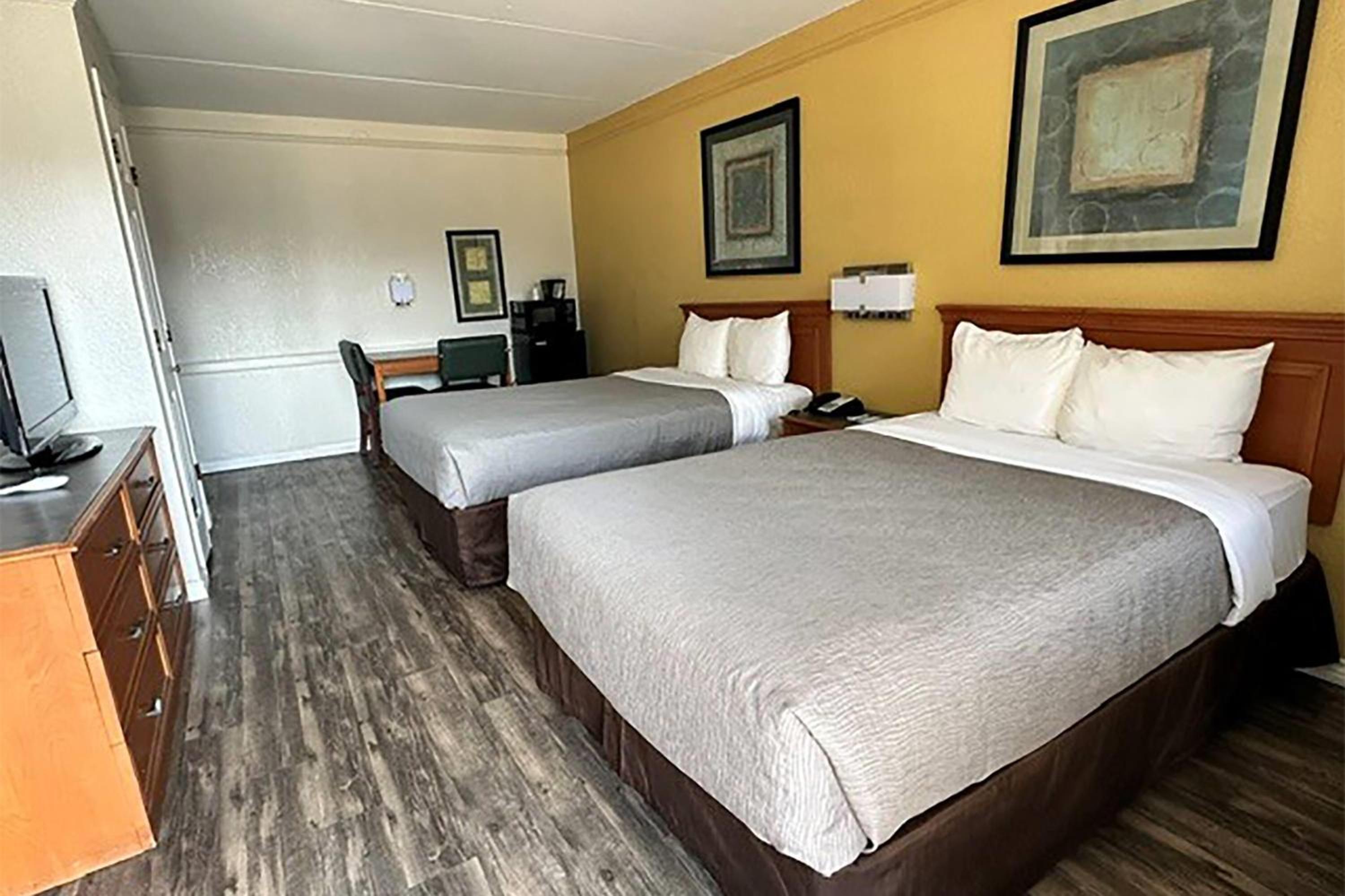 Double Room with Two Double Beds - Non-Smoking - Photo 1