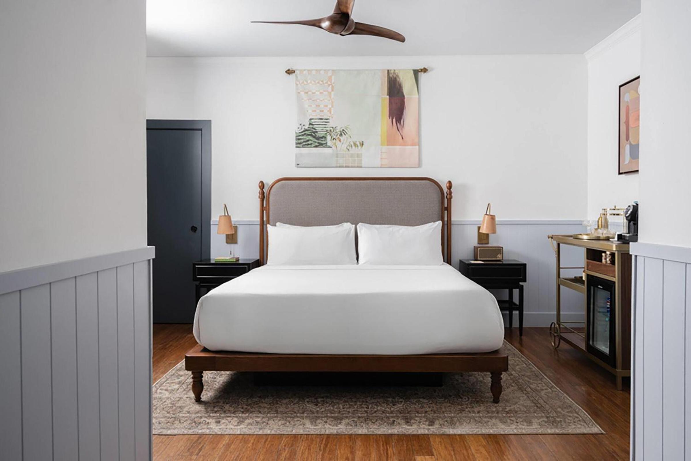 King Room with Roll-in Shower - Mobility Access/Non-Smoking