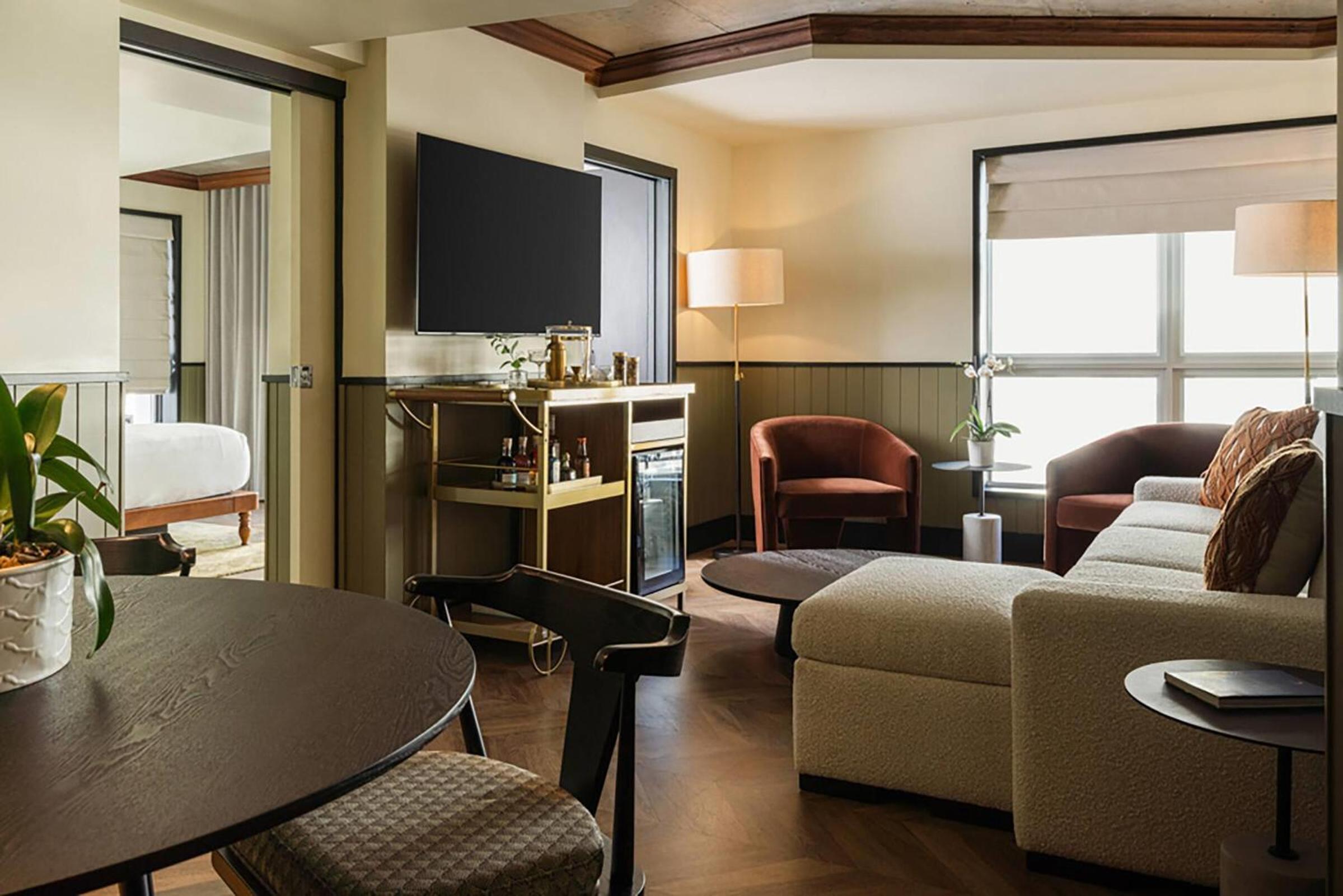 One-Bedroom King Suite - Non-Smoking