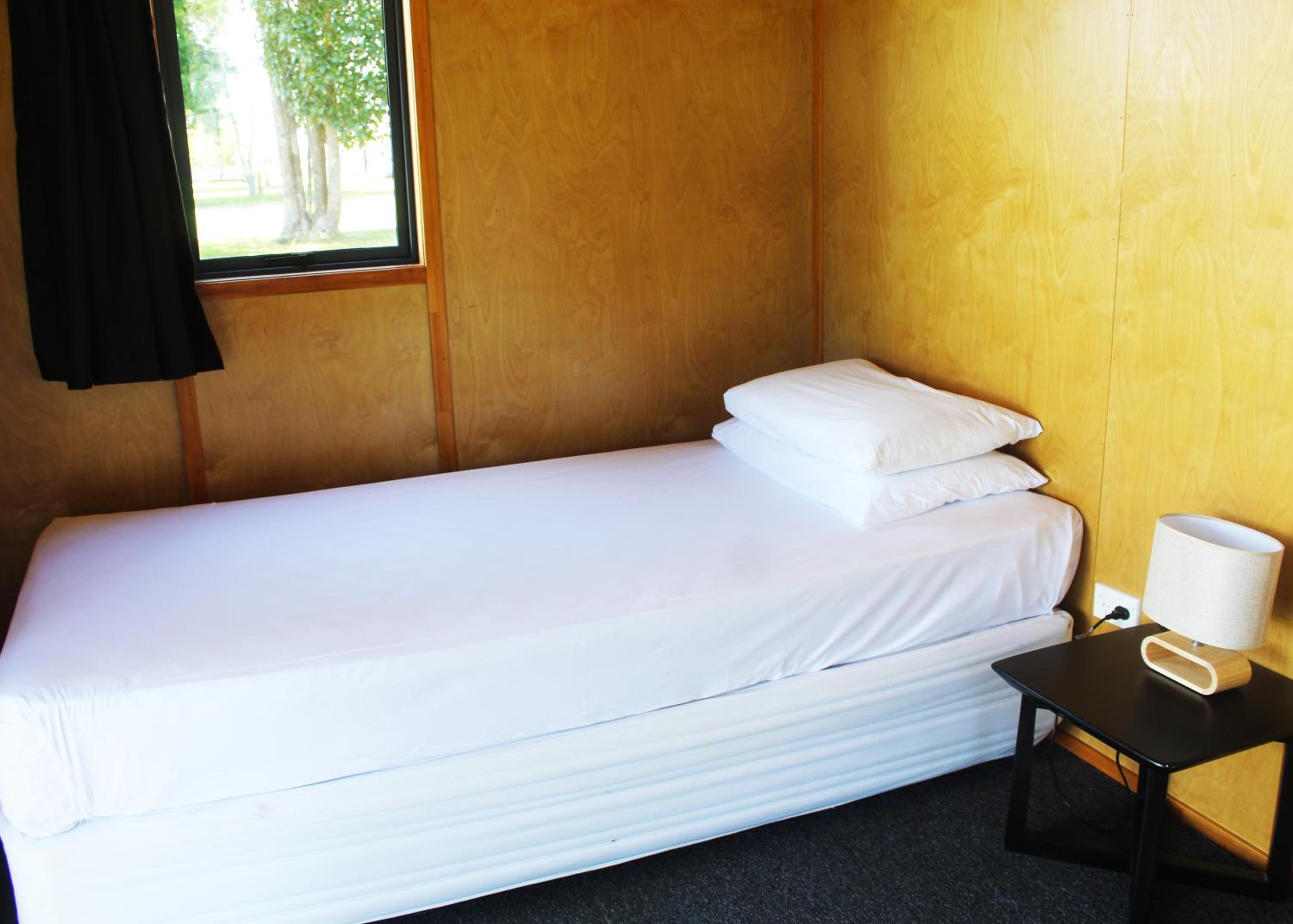 Sea View Kiwi Cabin Double/Twin Room with shared bathroom photo 3