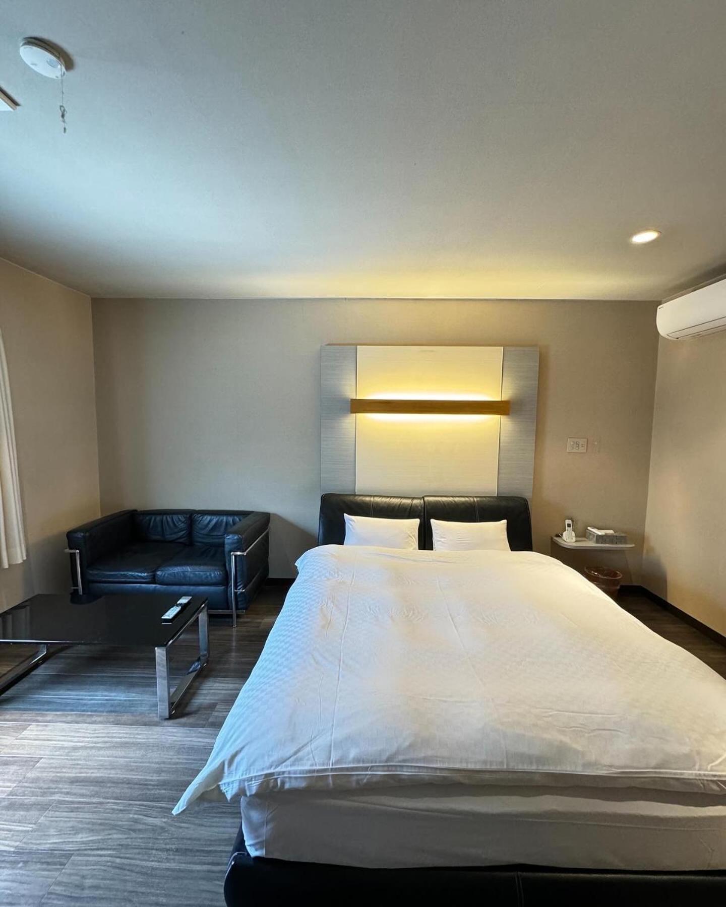 Deluxe Double Room with Bath - Photo 2