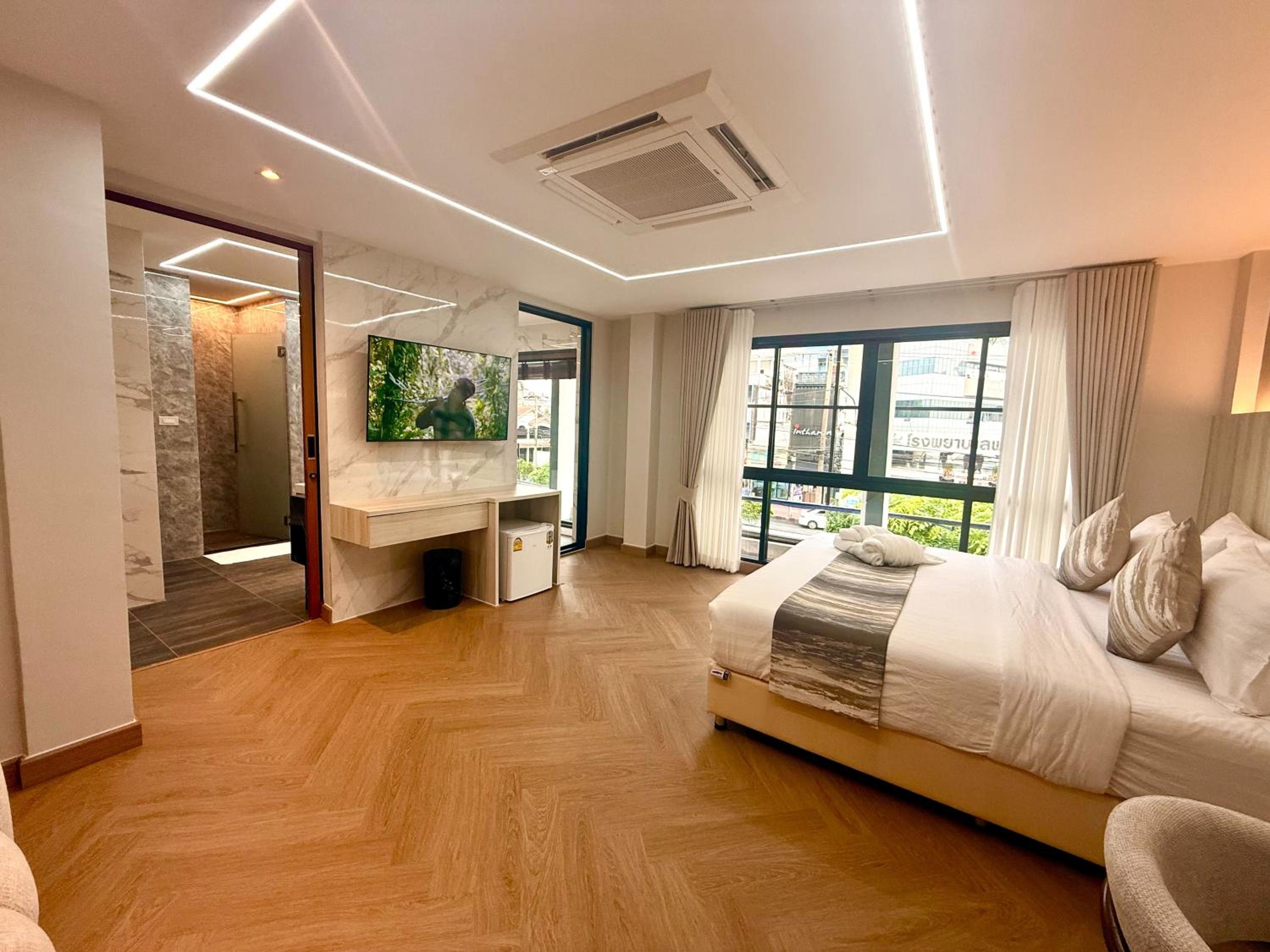 Suite with Spa Bath photo 3