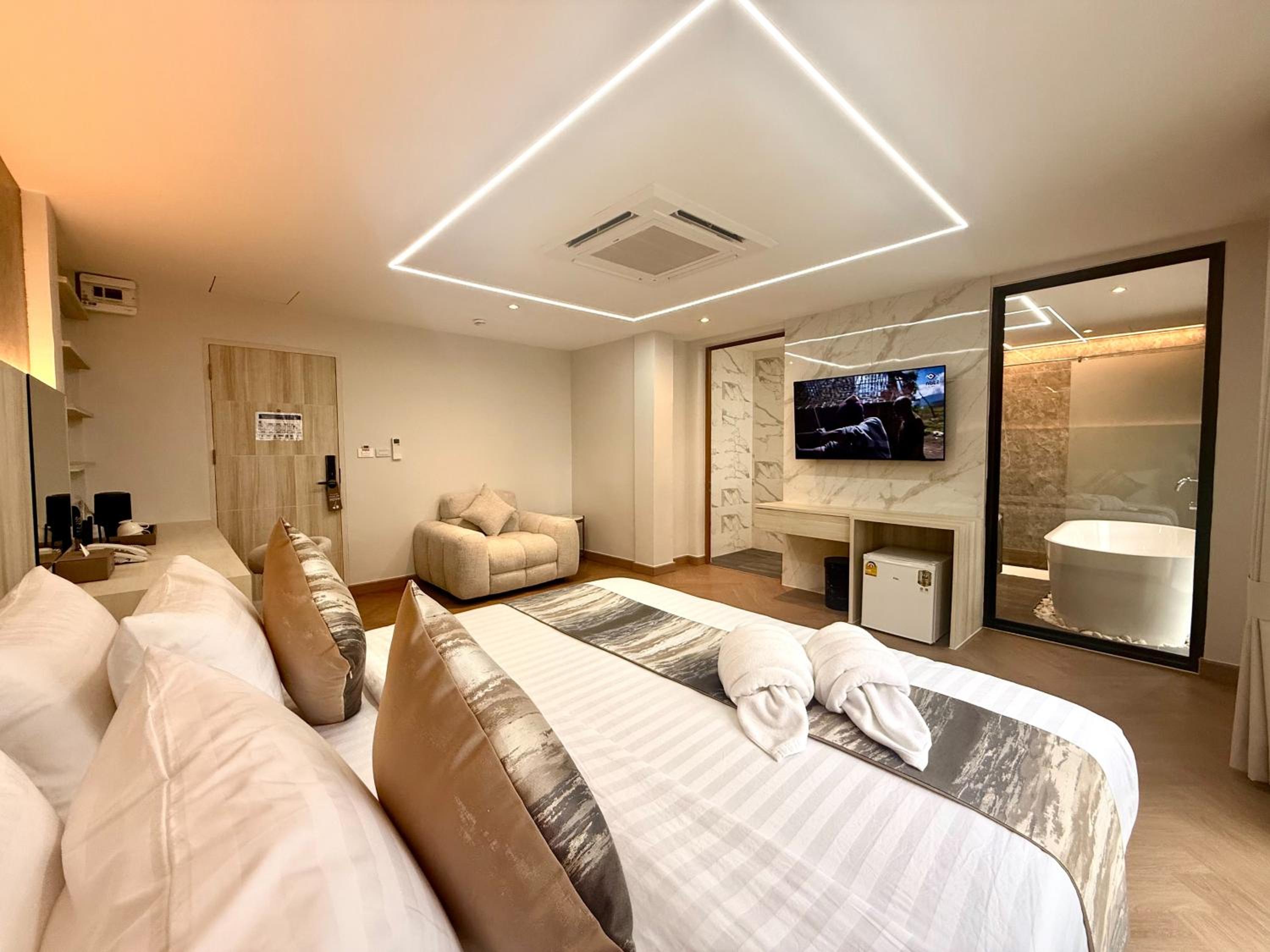 Suite with Spa Bath photo 1
