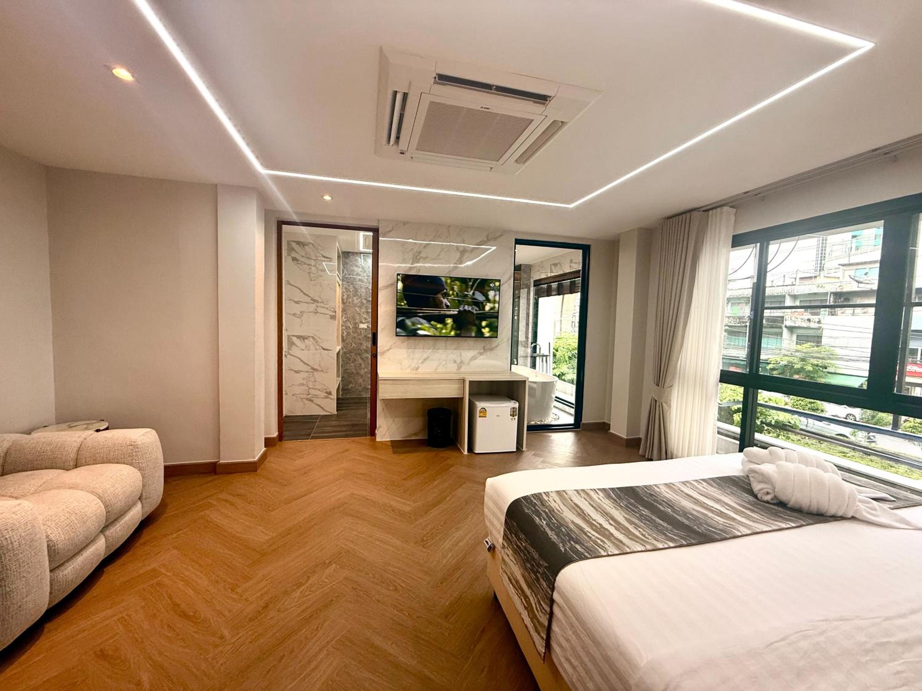 Suite with Spa Bath photo 2