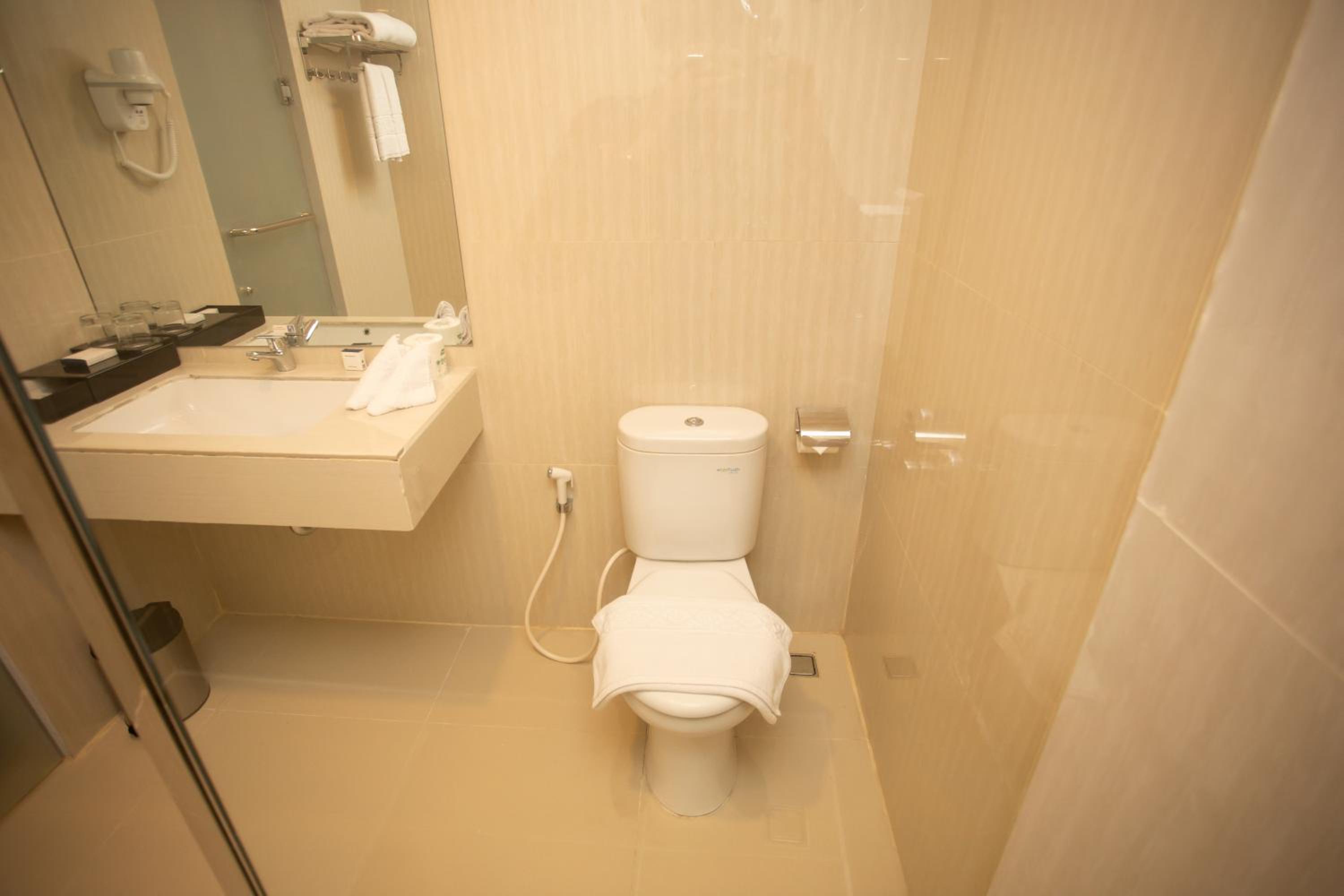 Deluxe Double Room with Shower - smoking - Photo 5