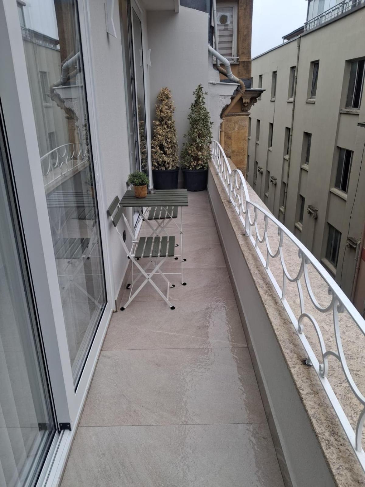 Apartment with View and Balcony photo 3