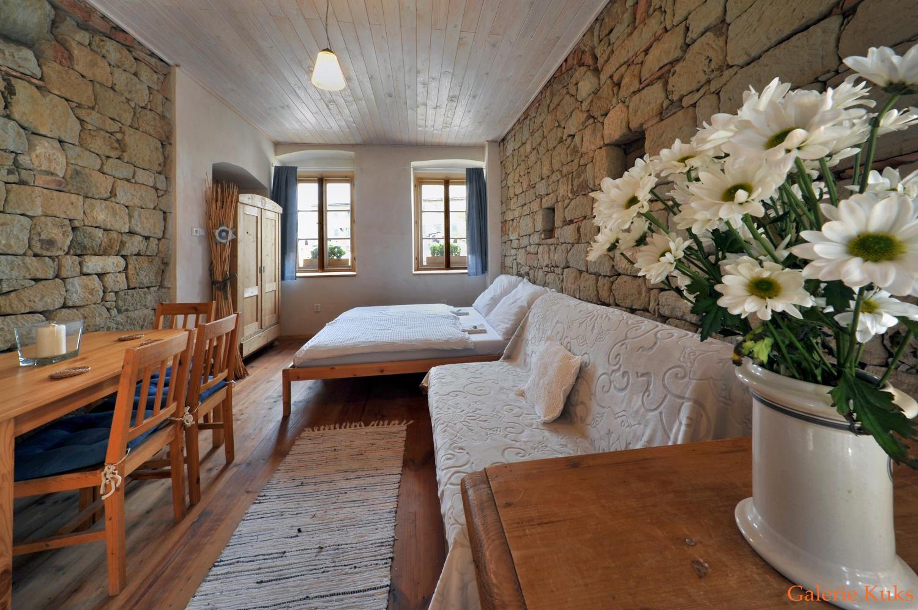 Double or Twin Room with Private Bathroom - Photo 13