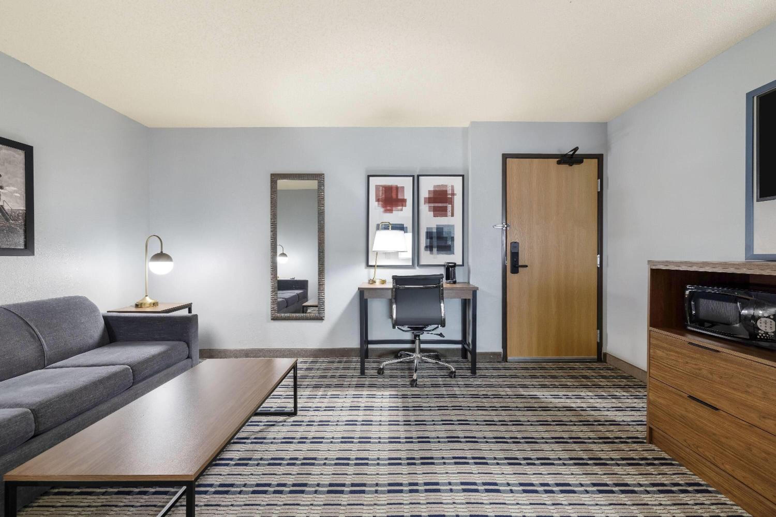 One-Bedroom King Suite - Non-Smoking