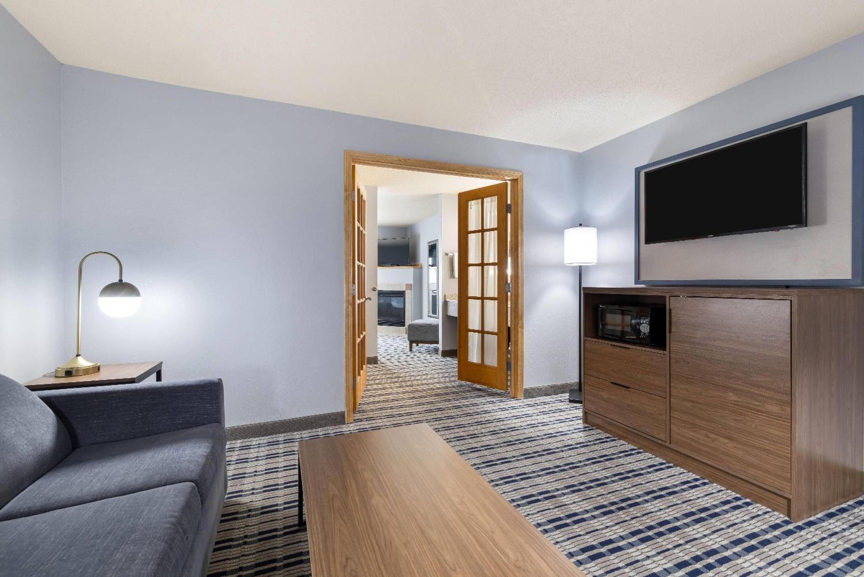 One-Bedroom Suite with Two Queen Beds - Non-Smoking