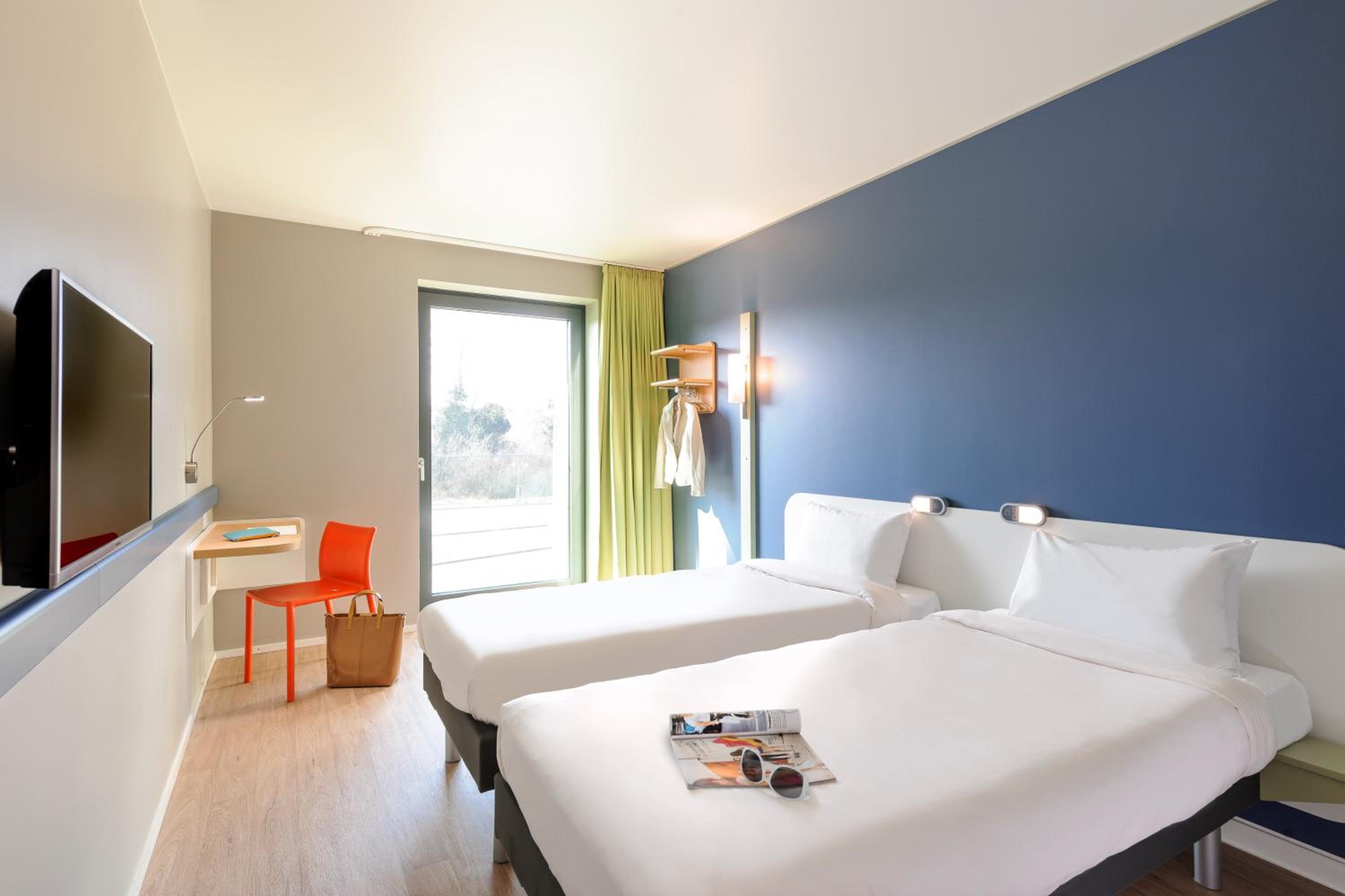 Twin Room - Photo 2