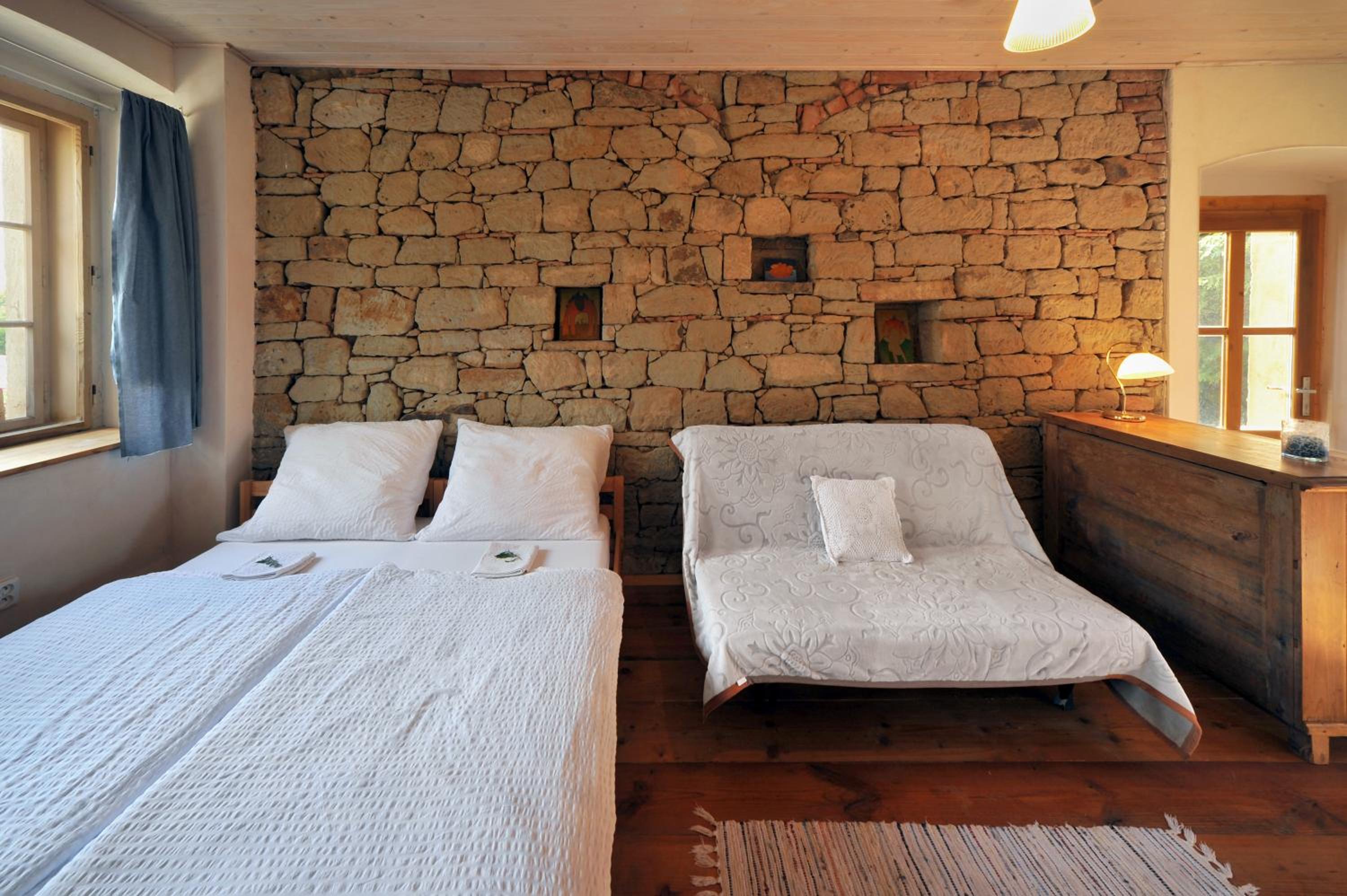 Double or Twin Room with Private Bathroom - Photo 7