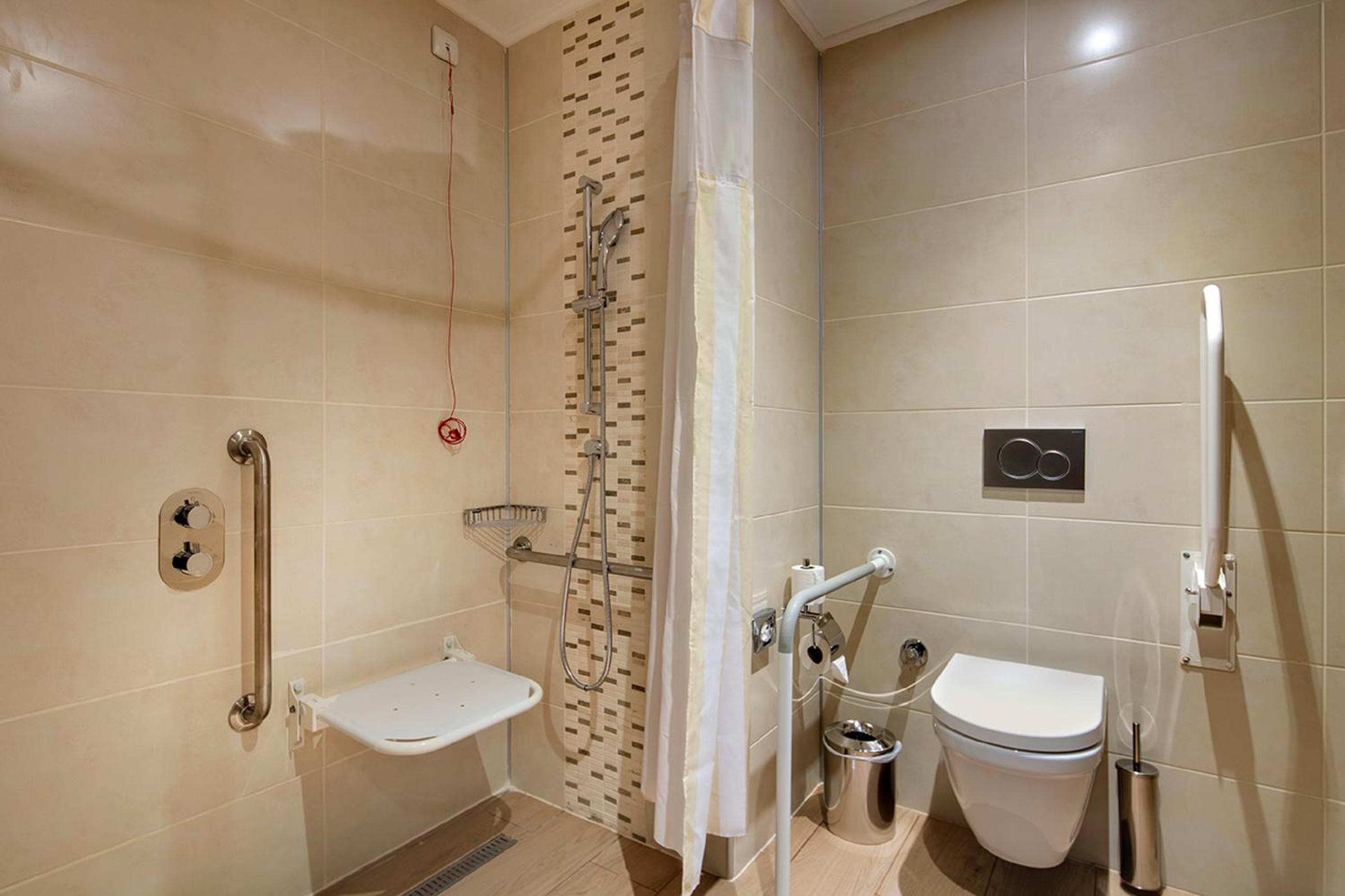 Queen Room - Accessible