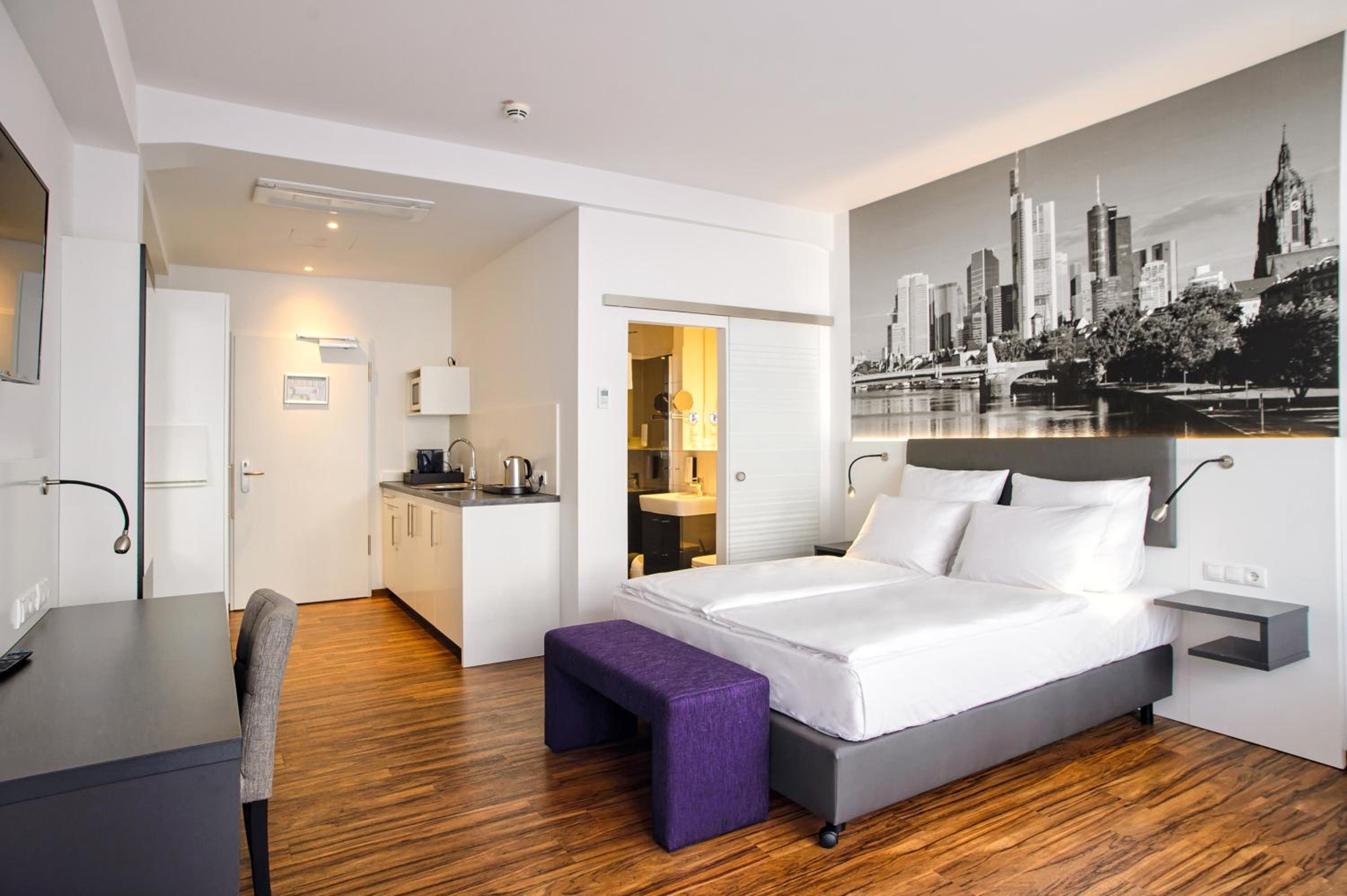 One-Bedroom Apartment with Queen Bed 5.2 ft photo 2