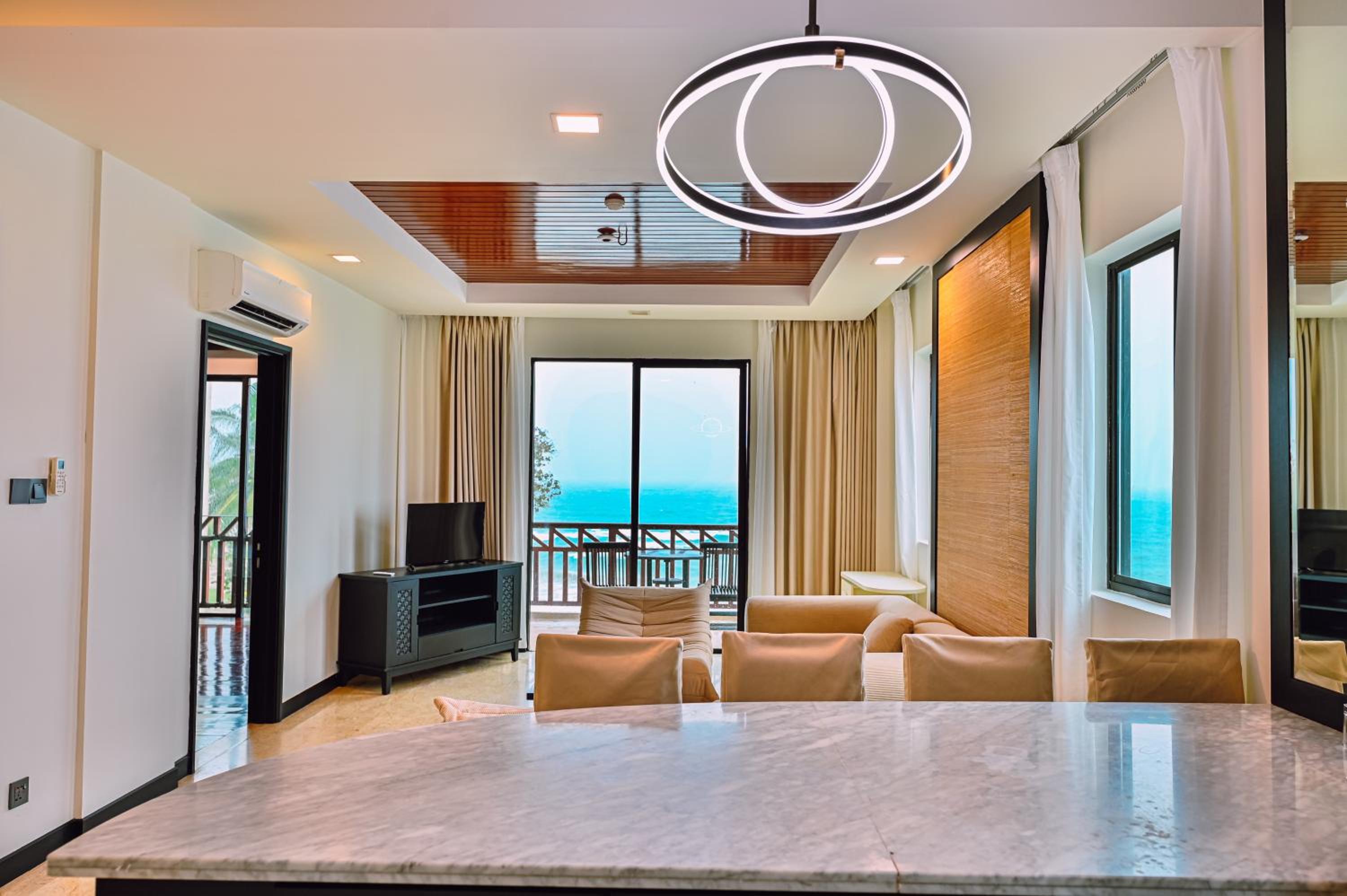 Deluxe Suite with Sea View