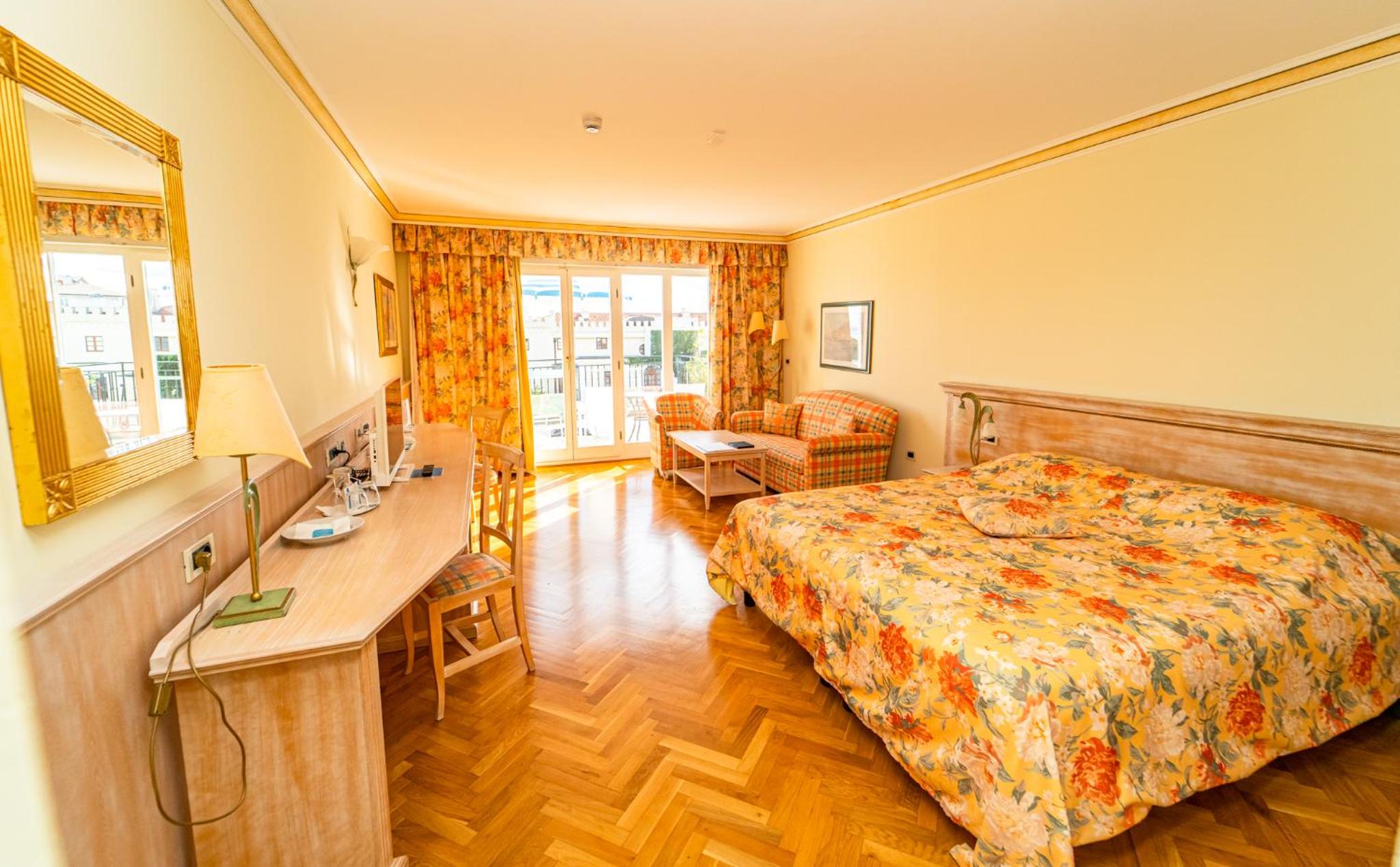 Deluxe Double or Twin Room with Sea View