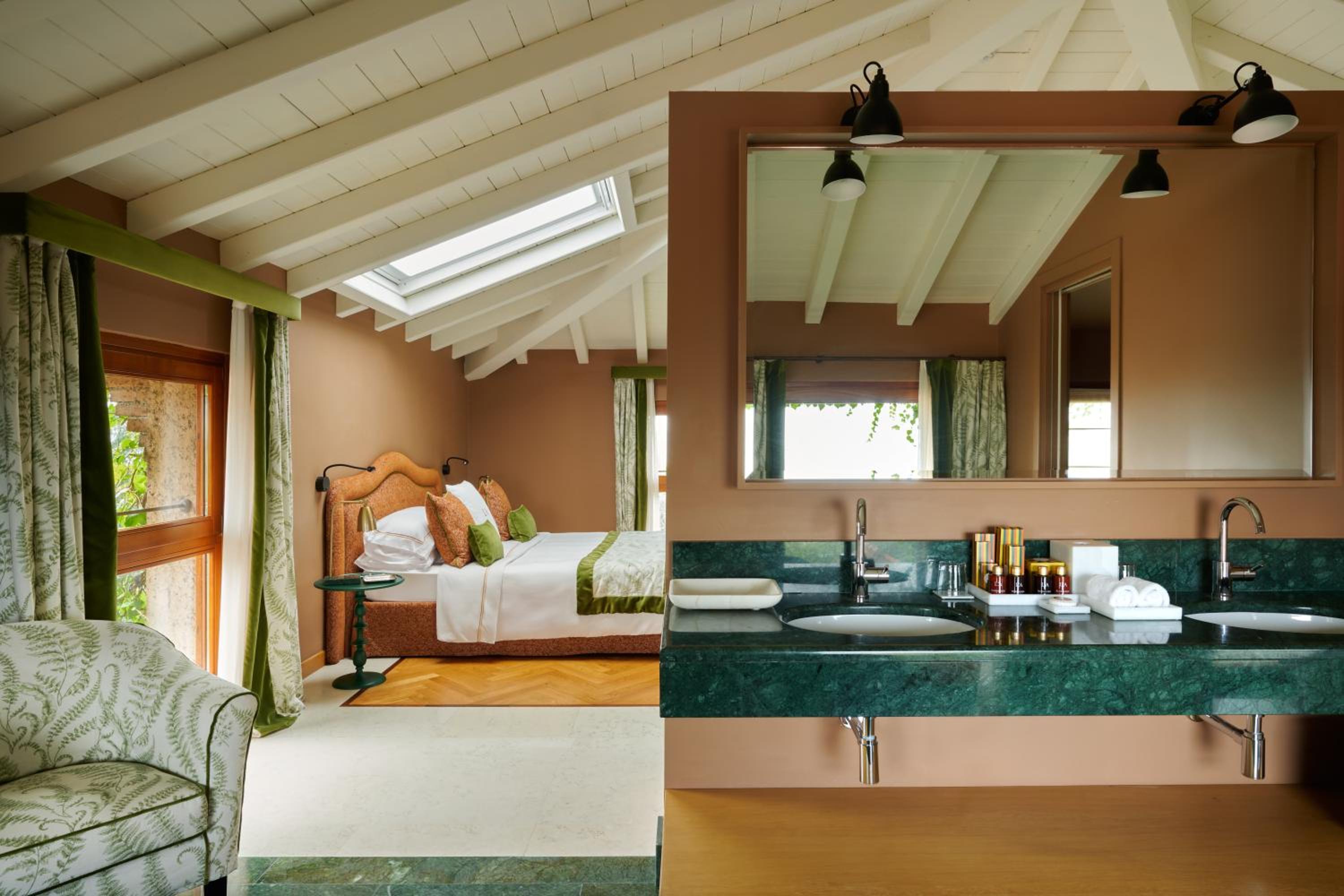 Deluxe Suite - Photo 2