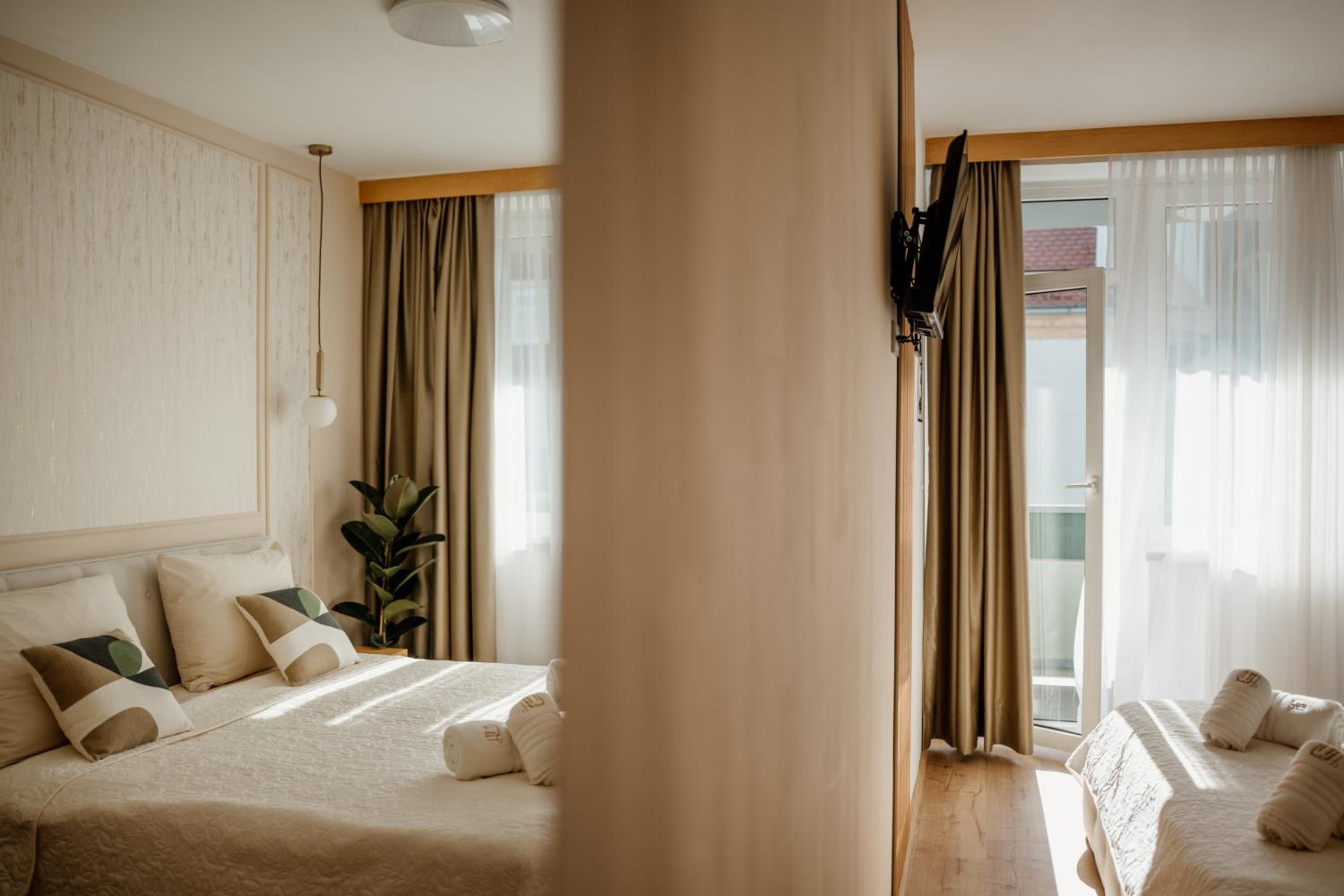 King Room with Balcony photo 2