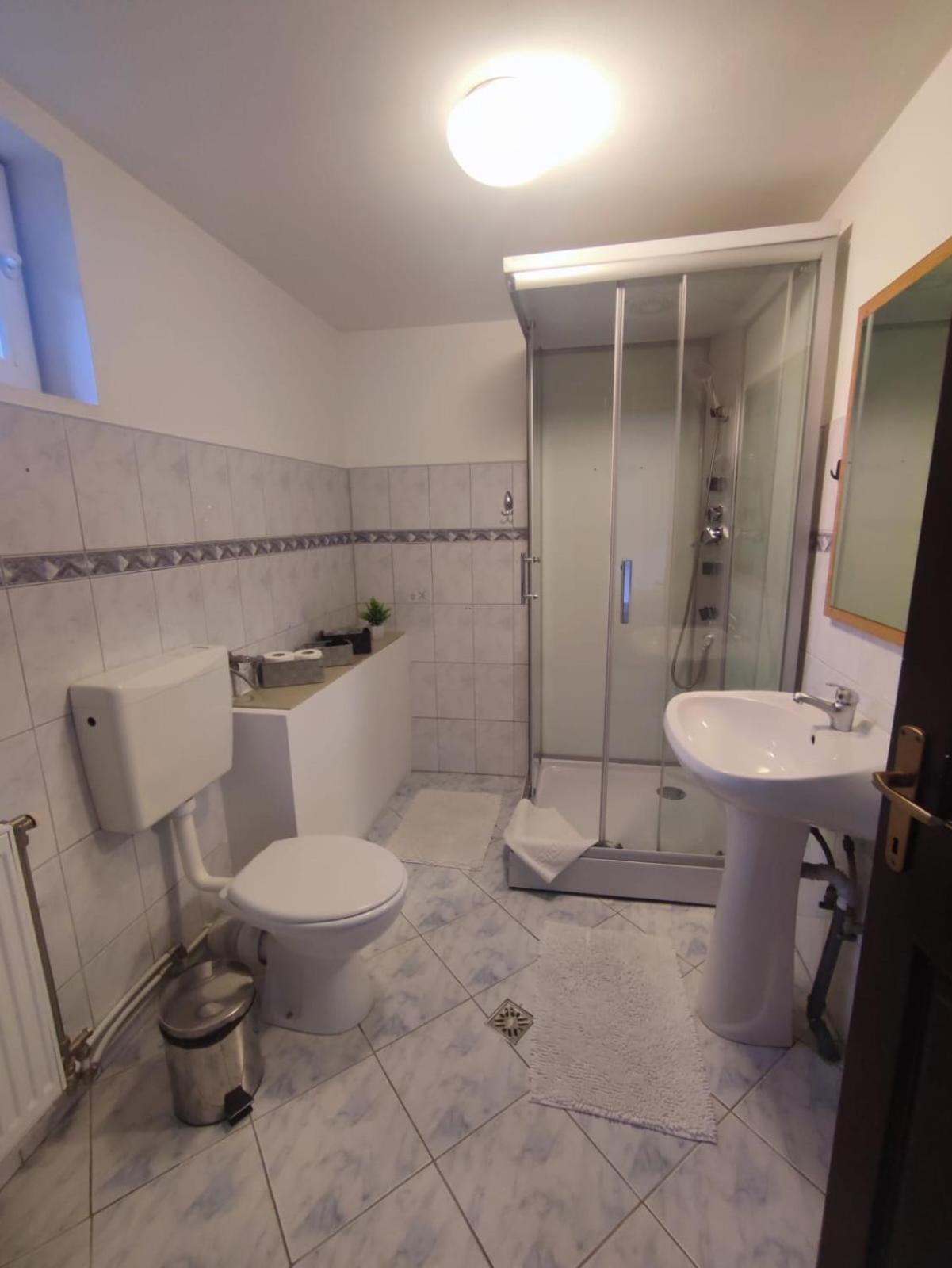 Triple Room - Photo 12