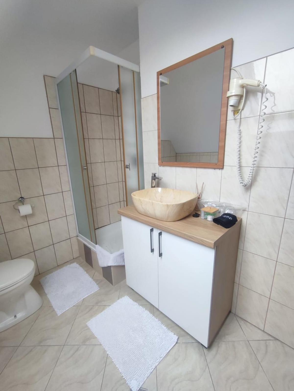 Triple Room - Photo 13