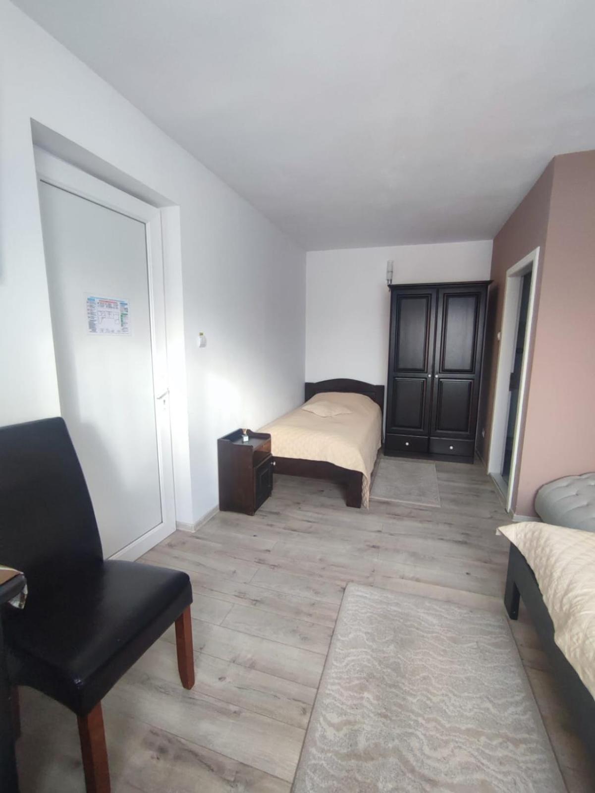 Triple Room - Photo 16