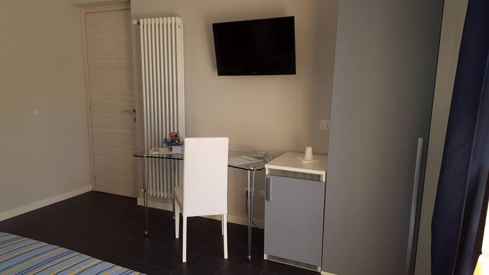 Deluxe Room (2 Adults + 1 Child) photo 2