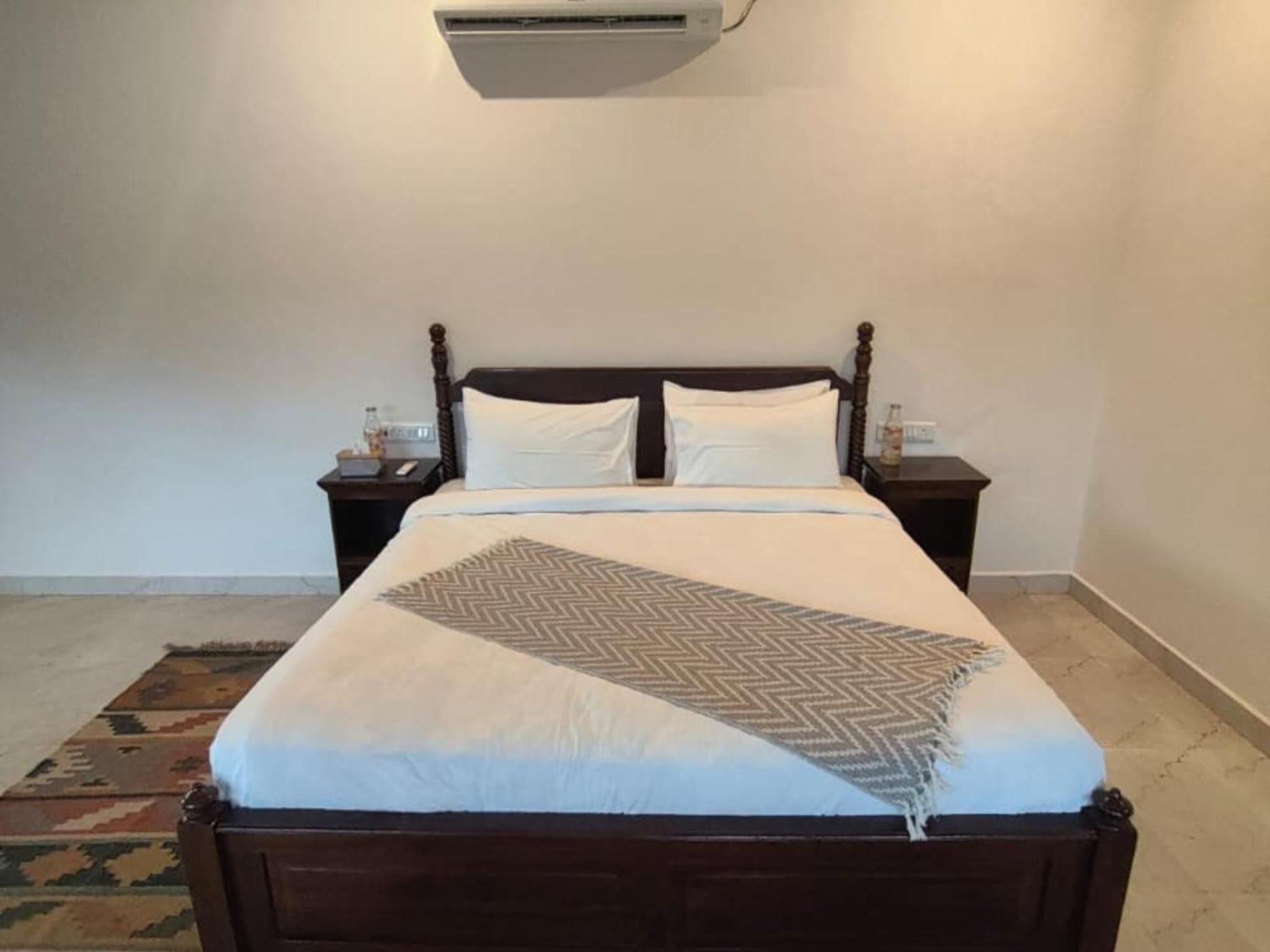 Budget Double Room photo 3