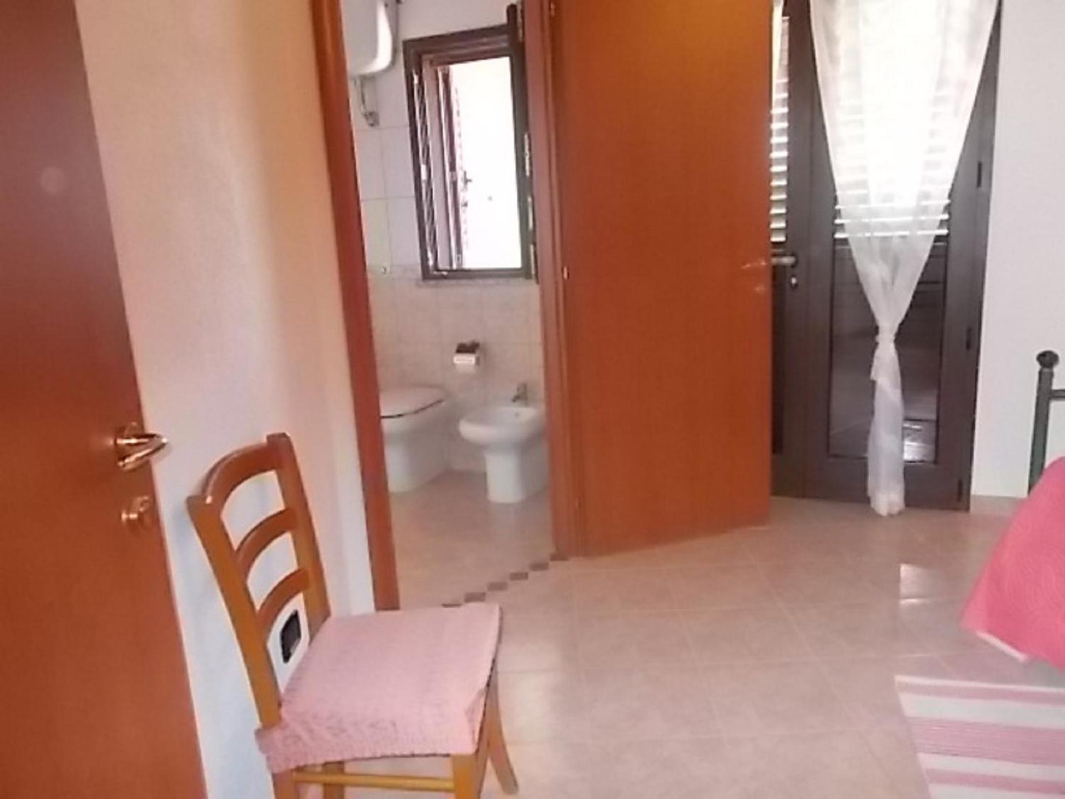 Double Room with Balcony - Photo 3