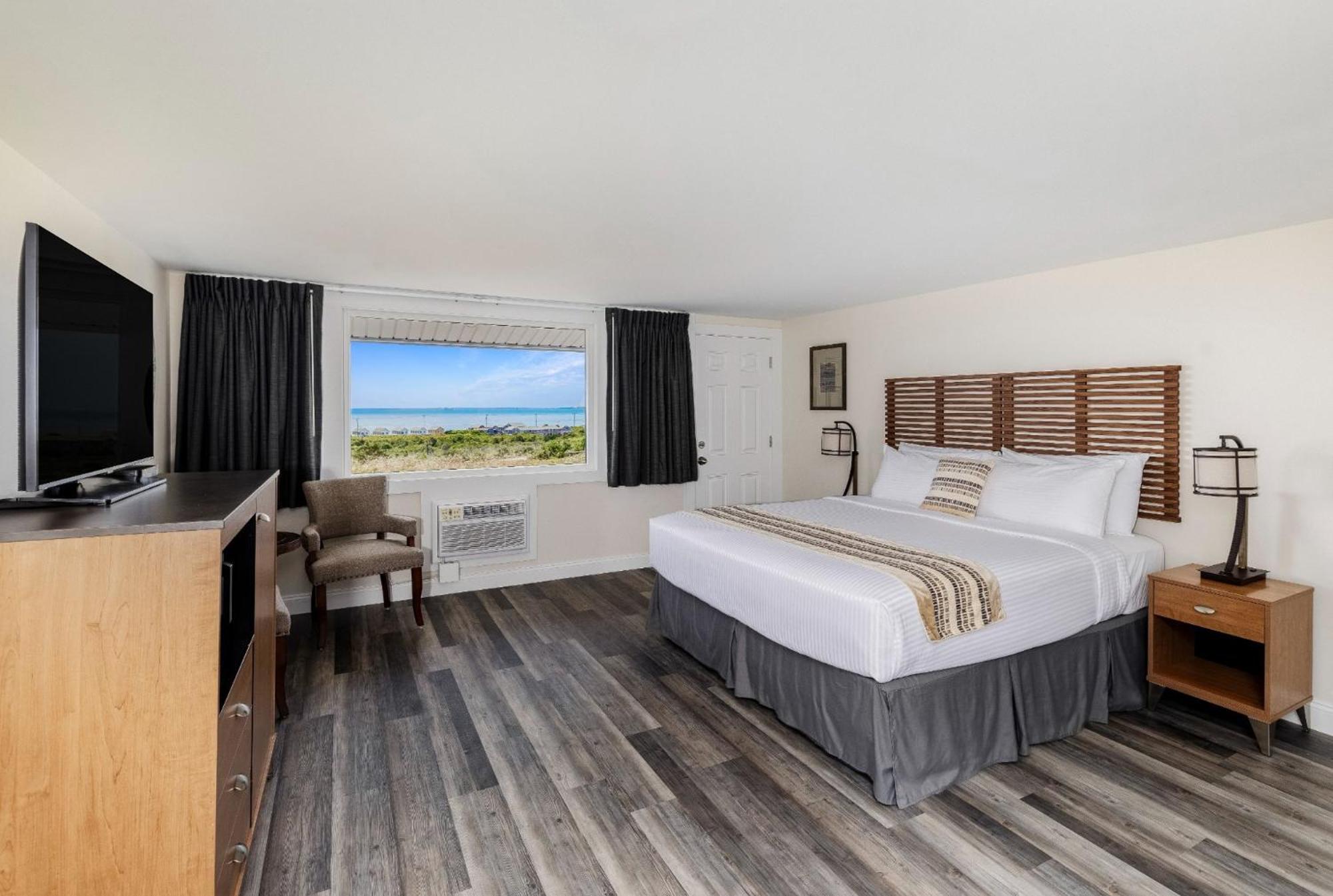 King Room with Balcony - Pet Friendly