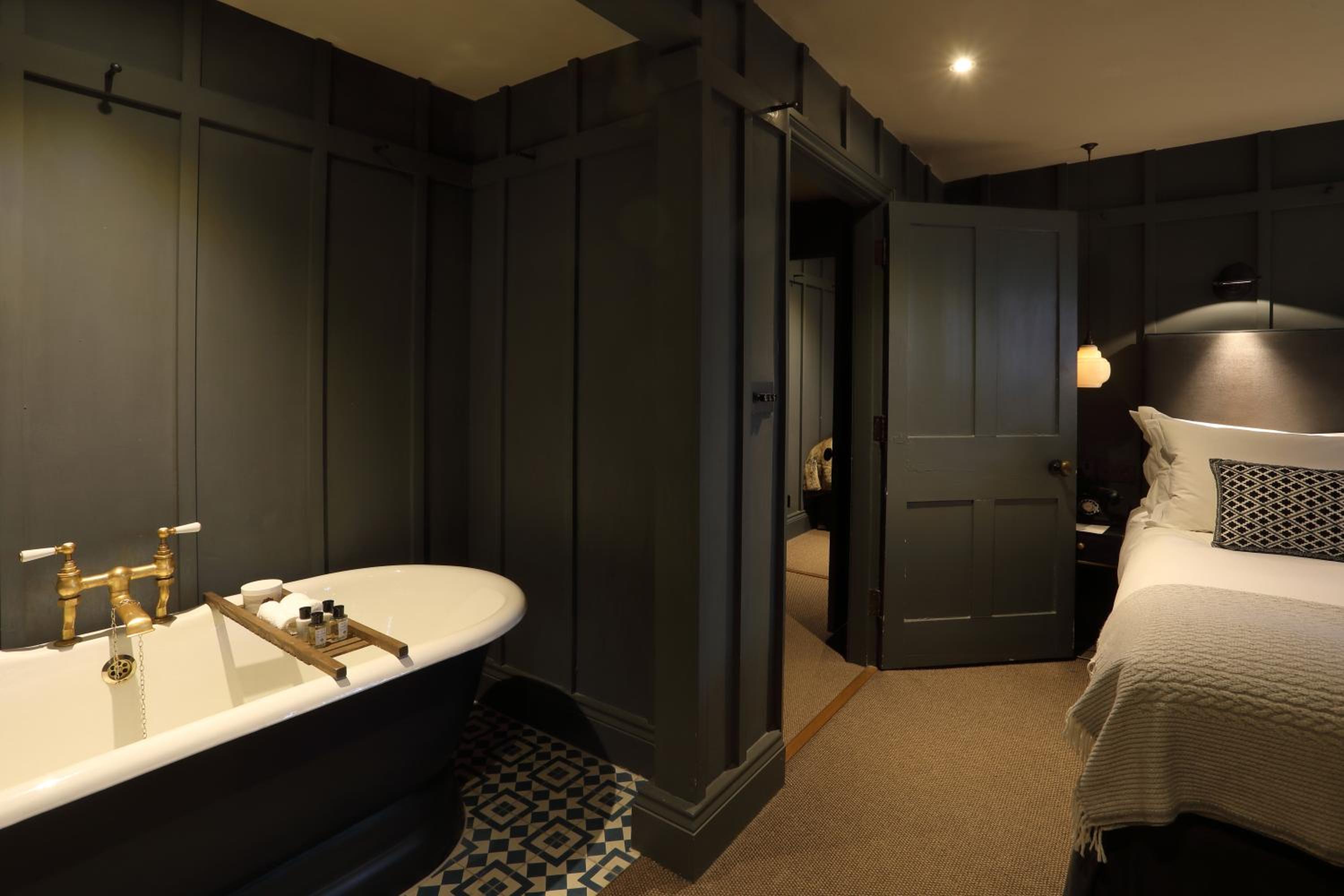 Superior King Suite photo 1