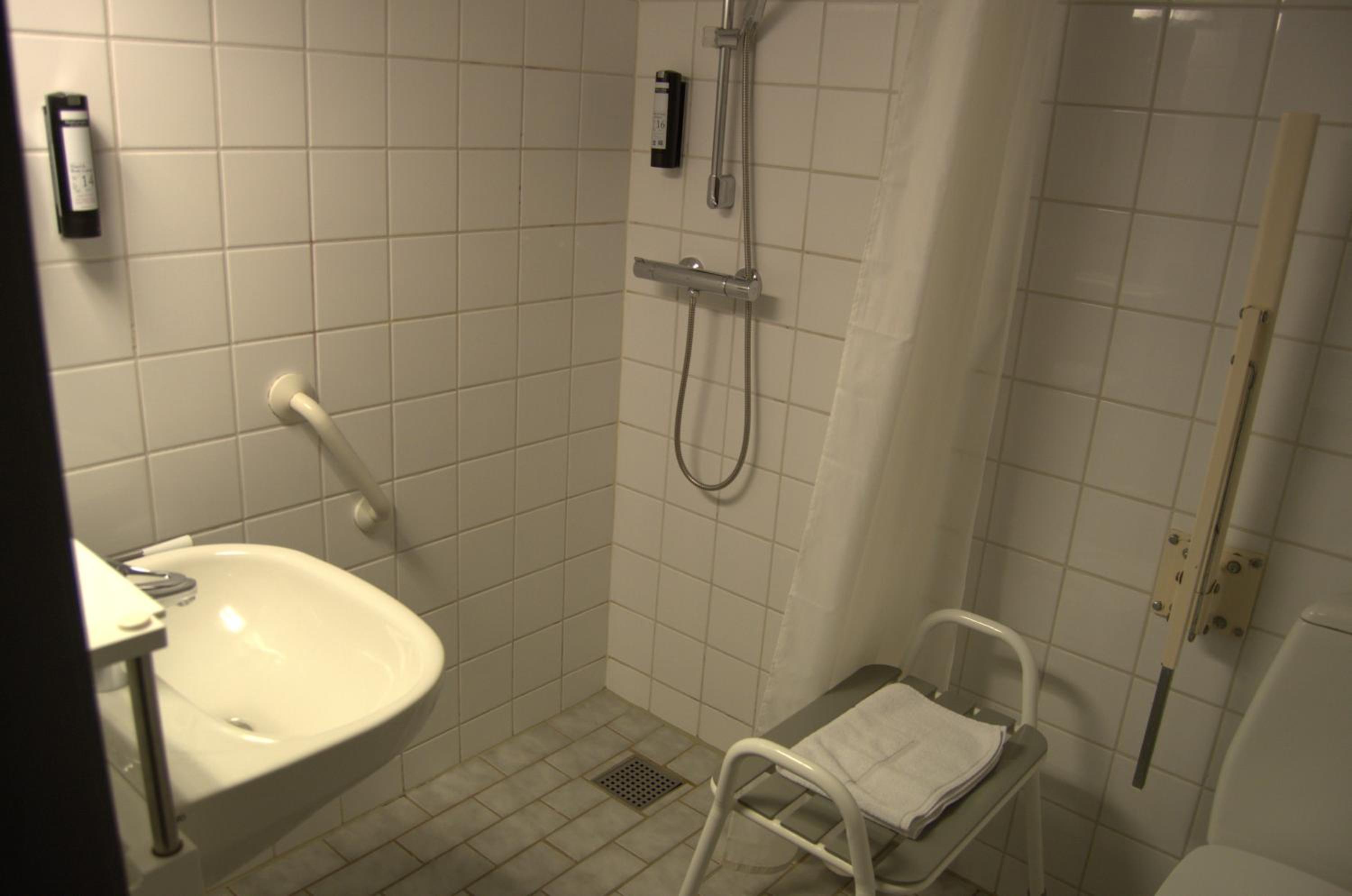Double or Twin Room with Bathroom photo 2